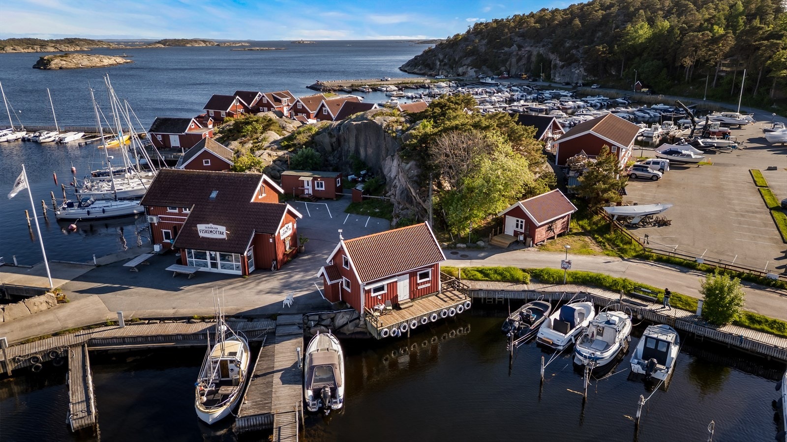 Sjøbuen har en av de mest sentrale plasseringene i havnebassenget. Galleribilde