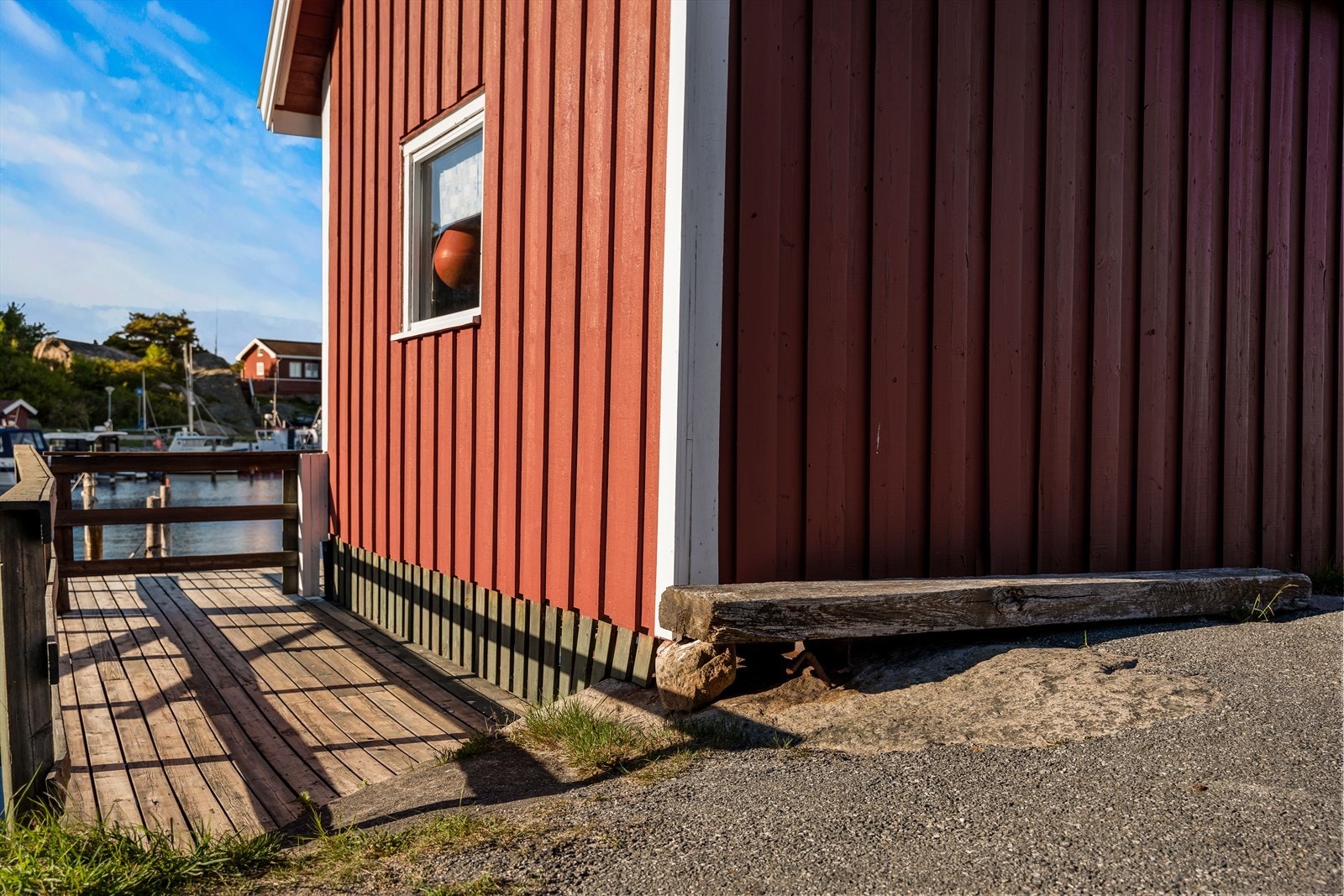 Yttertaket ble lagt om i 2004, og ytterveggene ble omkledd i 1996. Galleribilde