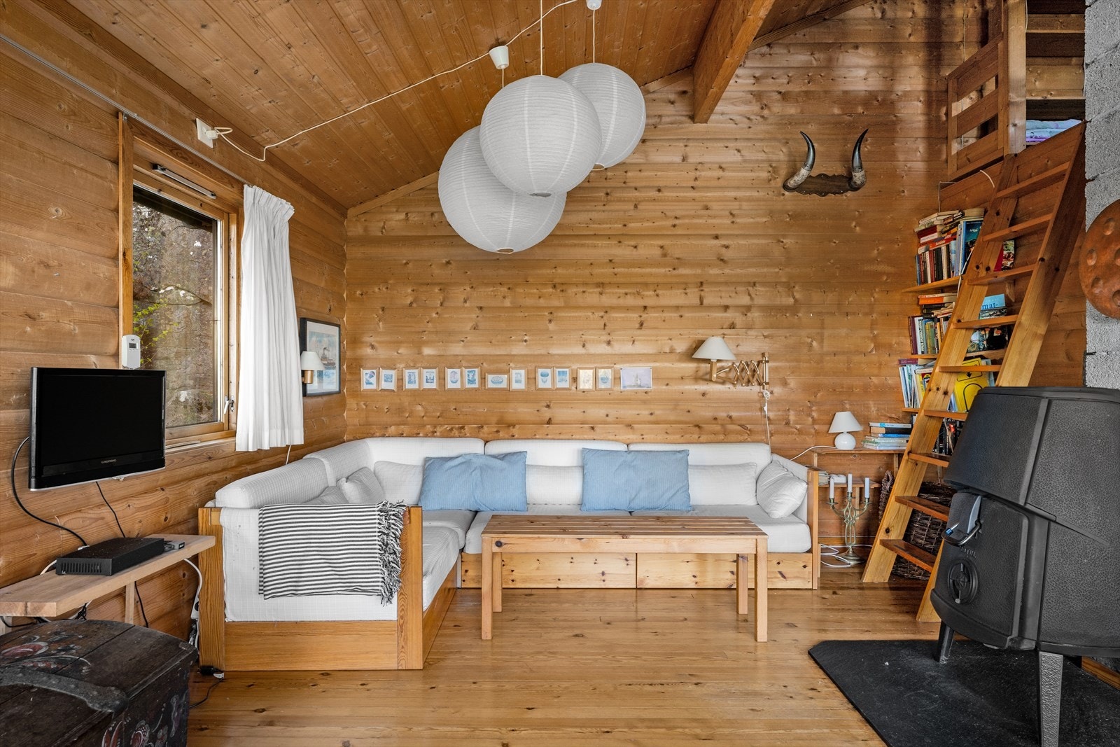 En vedovn sørger for varme og hygge på kjølige dager. Galleribilde