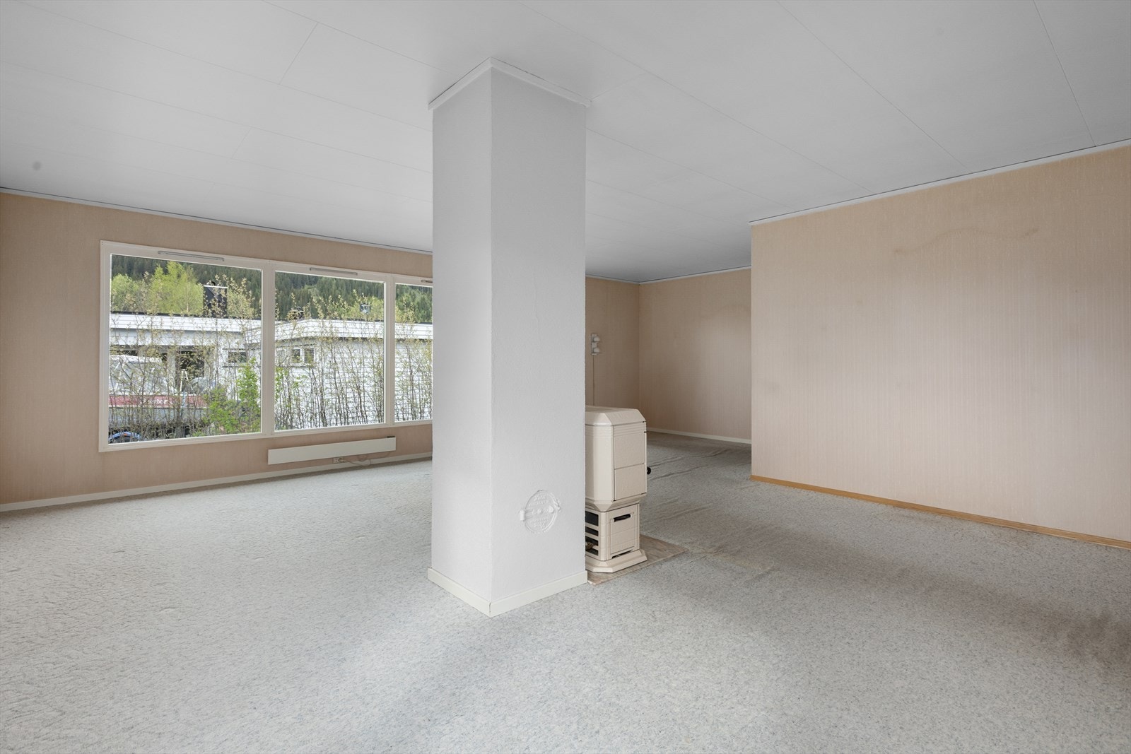 Stuen har en praktisk planløsning for møblering. Galleribilde