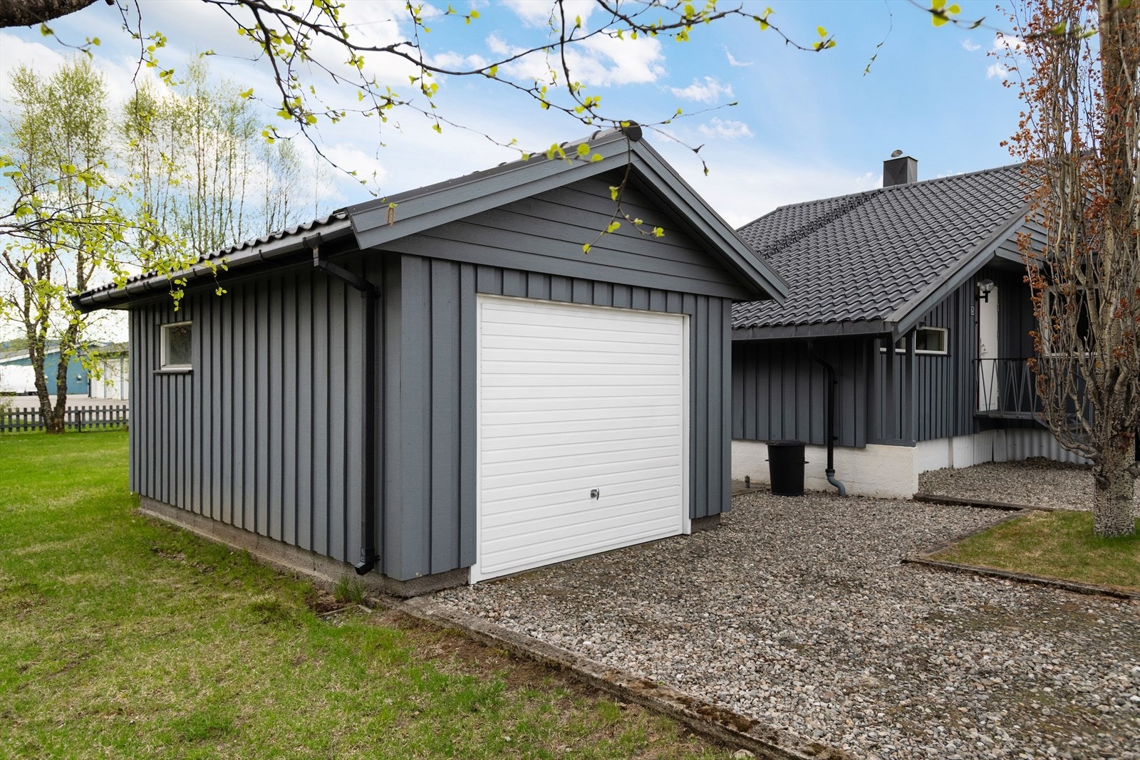 Frittstående garasje. Galleribilde