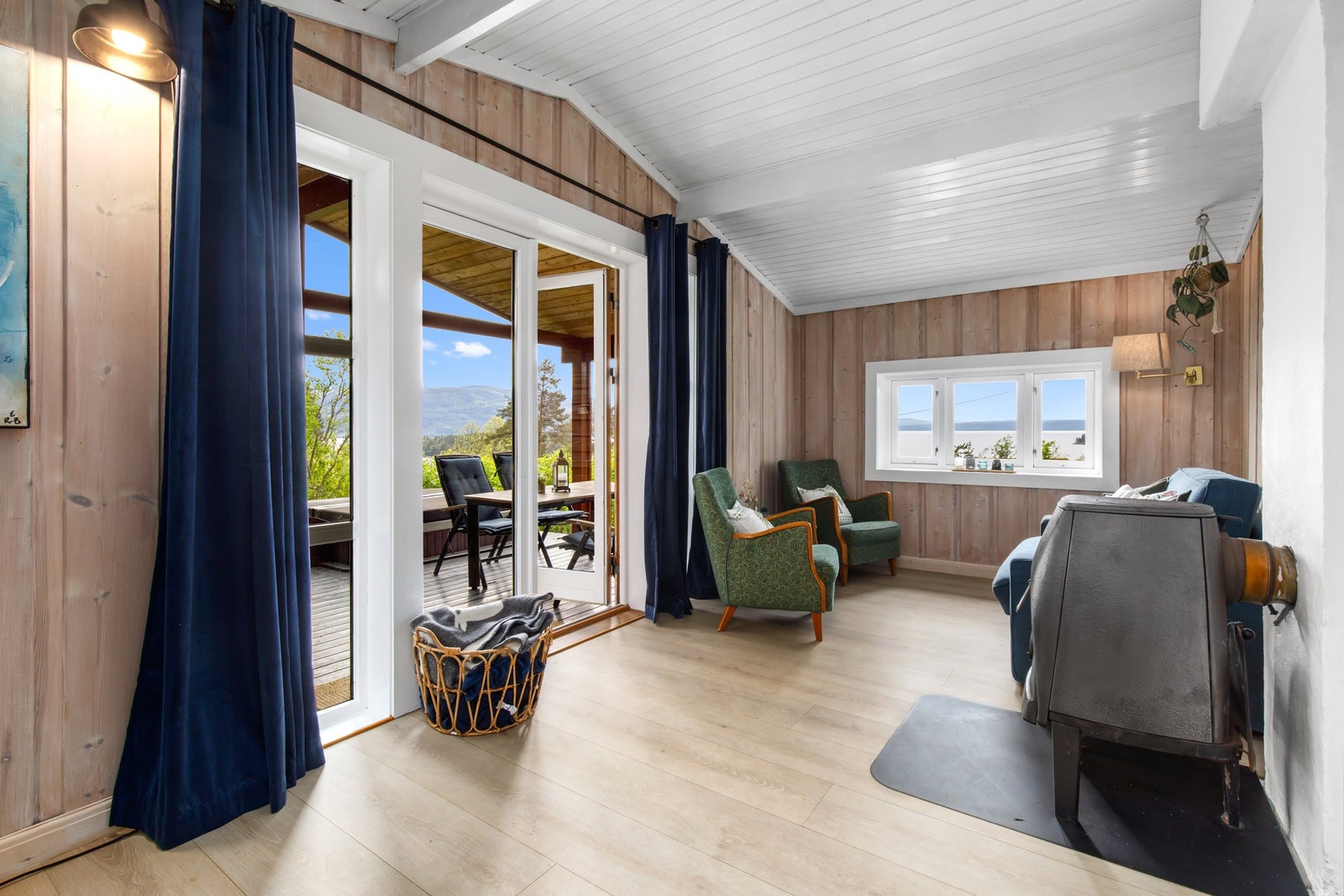 Stue med utgang til terrasse Galleribilde