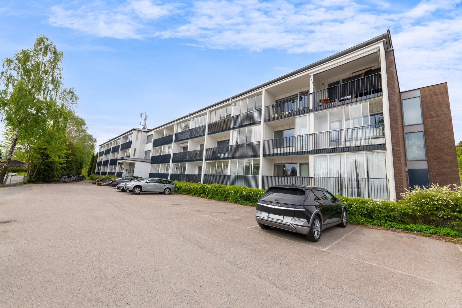 Godt tilrettelagt for parkering. Ingen kostnad ved bruk. Galleribilde