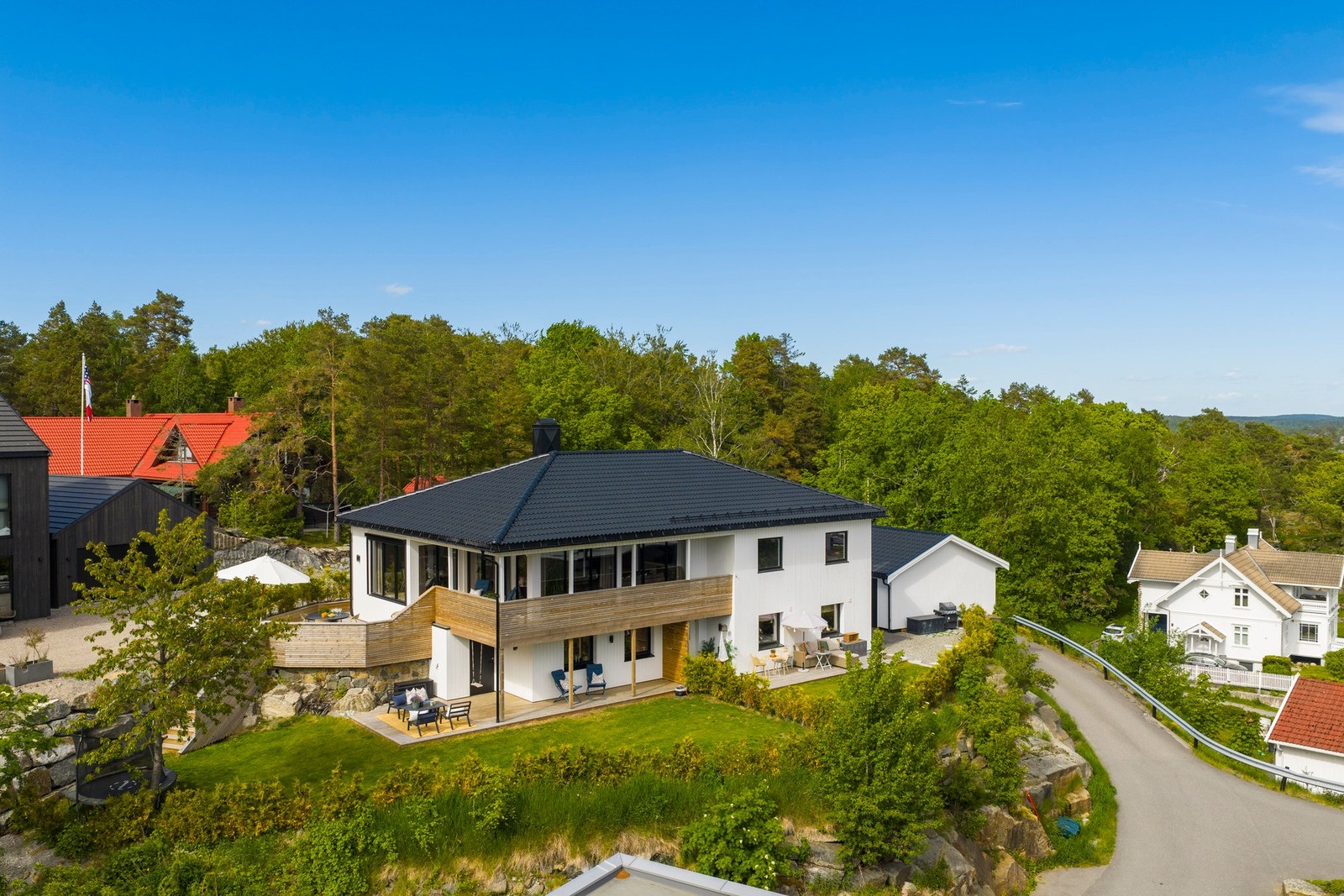 Eiendommen er vesentlig oppusset/renovert de siste årene - her kan du flytte rett inn! Galleribilde