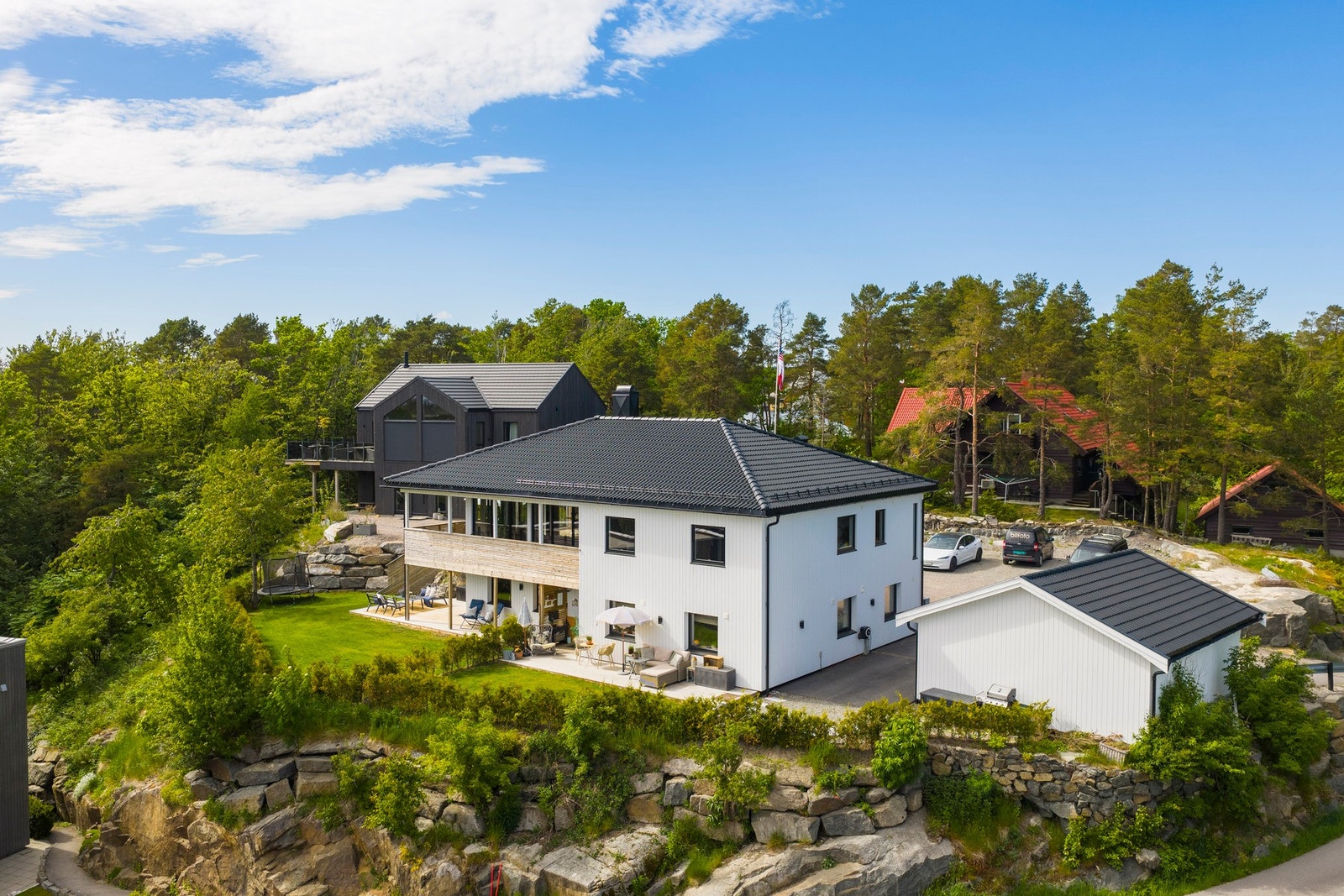 Høy og usjenert beliggenhet som er godt tilrettelagt for privatliv og rolige omgivelser Galleribilde