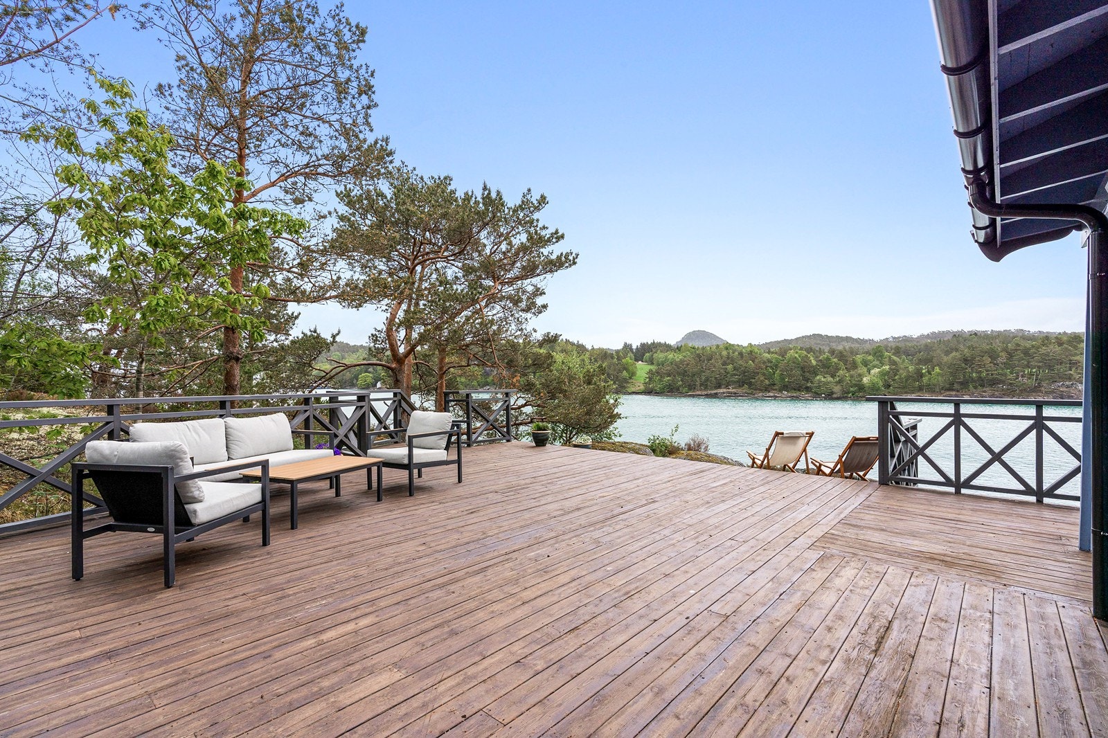 - Romslig terrasse på ca. 85 m² - Galleribilde