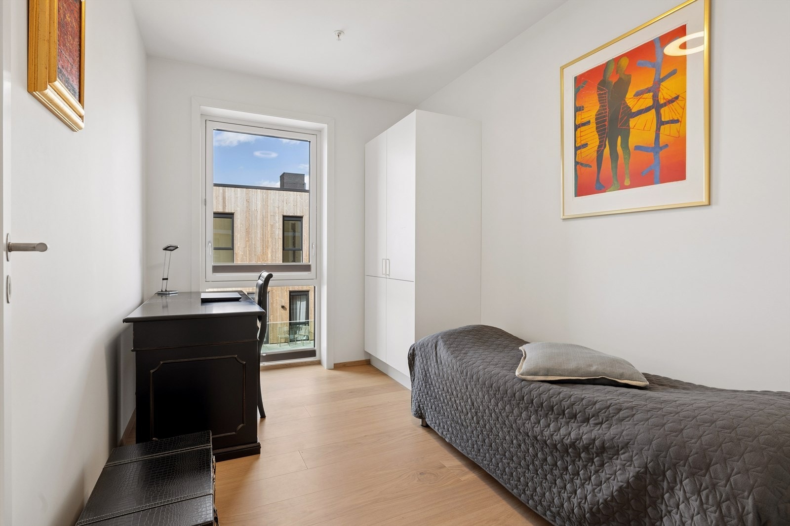 Soverom 2 passer perfekt som gjesterom eller kontor. Galleribilde