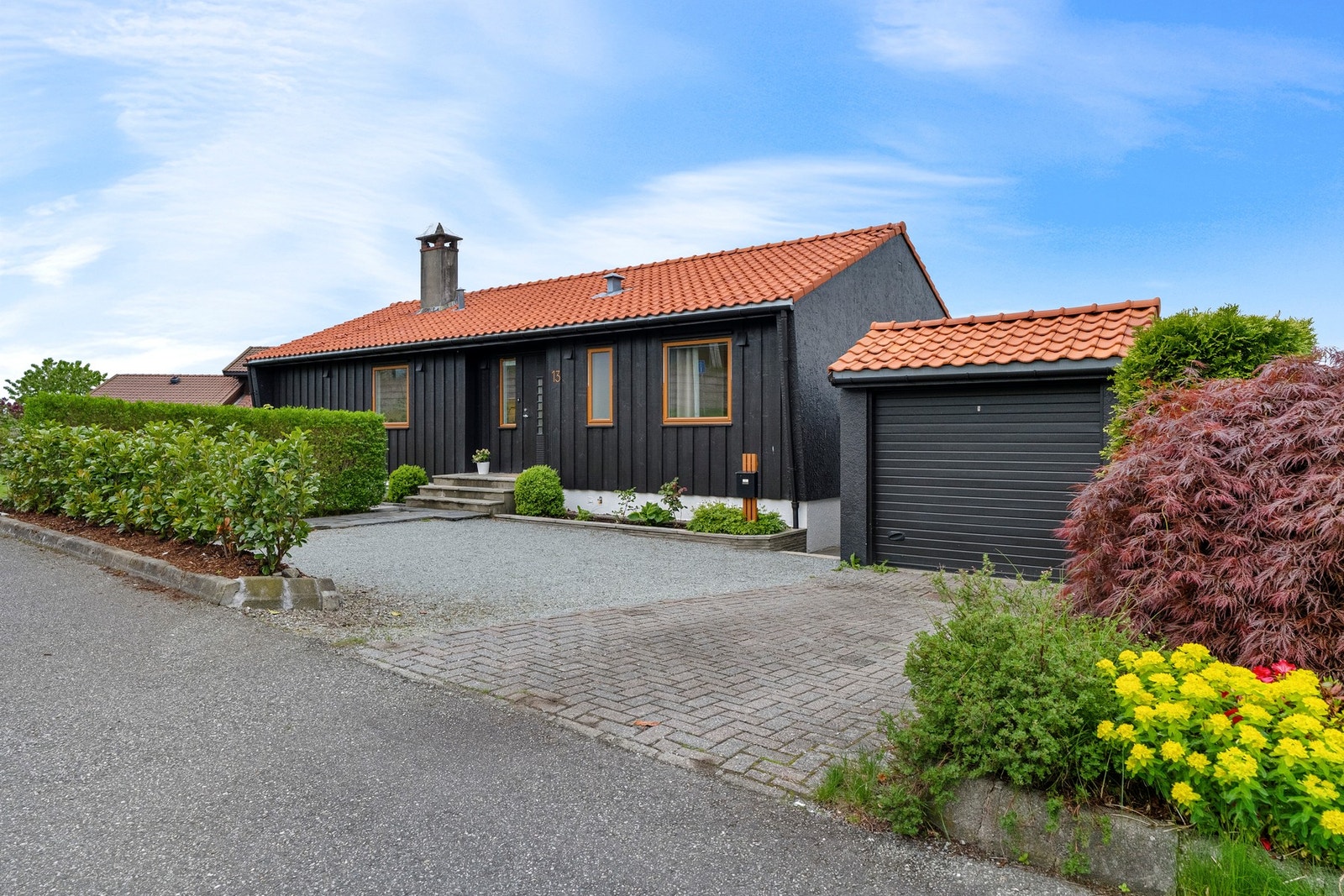 Boligen har en attraktiv beliggenhet på Madlamark, et veletablert og etterspurt område Galleribilde