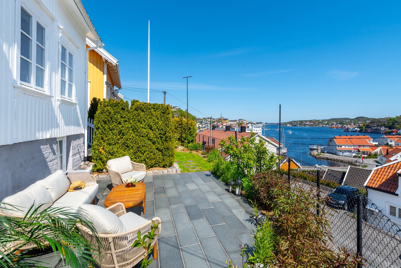 Flott utsikt over byfjorden. Galleribilde