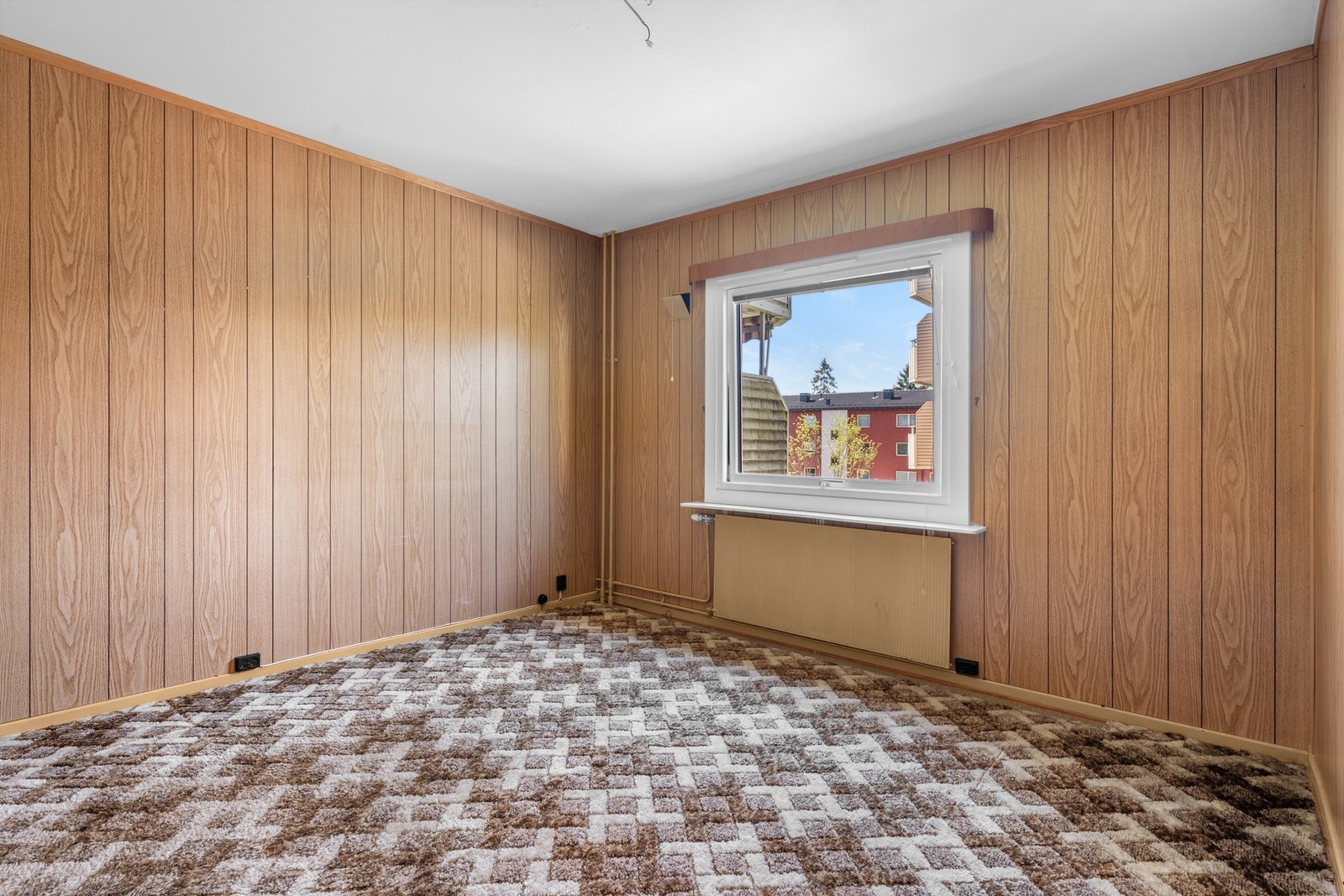 Soverom 2 ligger plassert på motsatt side med vindusflater vendt mot vest. Galleribilde