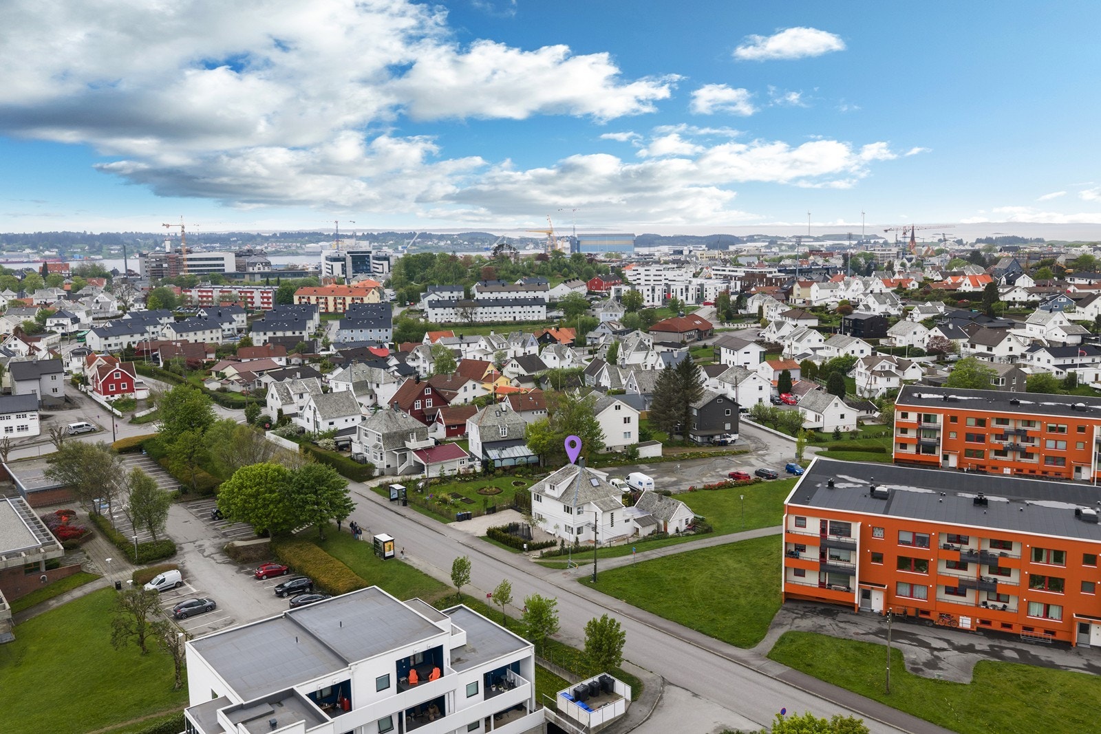Kort avstand til skoler, Hollenderhaugen, stadion og sentrum Galleribilde
