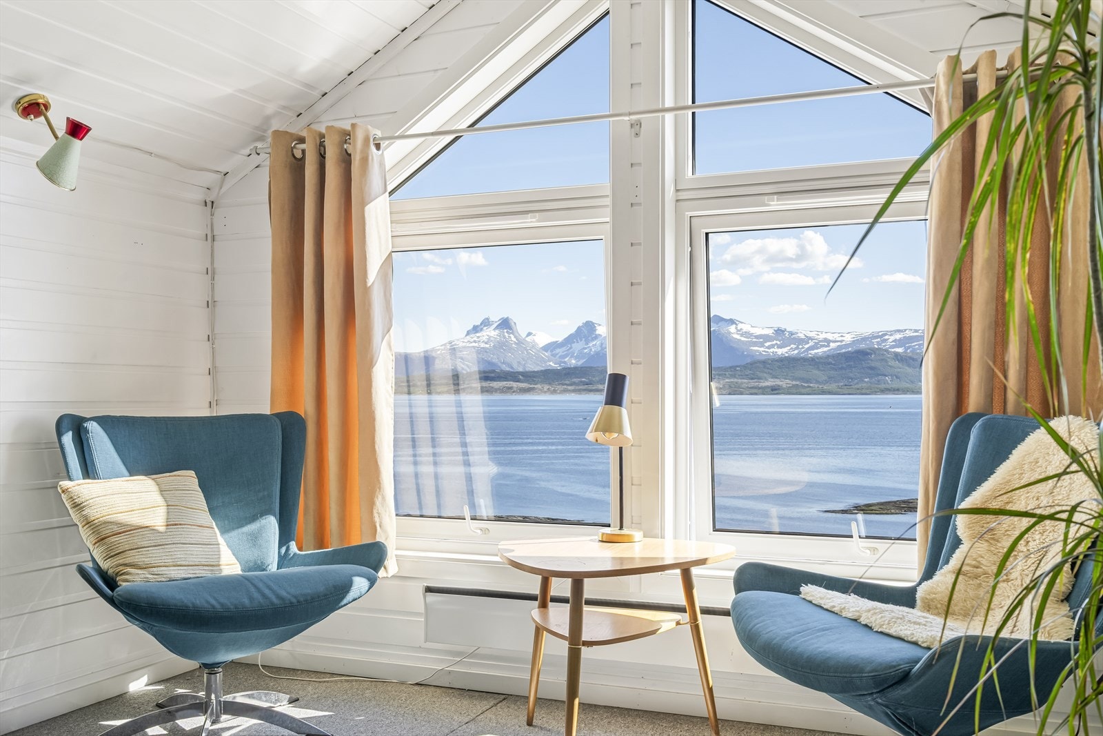 Fra loftetasjen er det en storslått utsikt gjennom de store vinduene i arken. Galleribilde