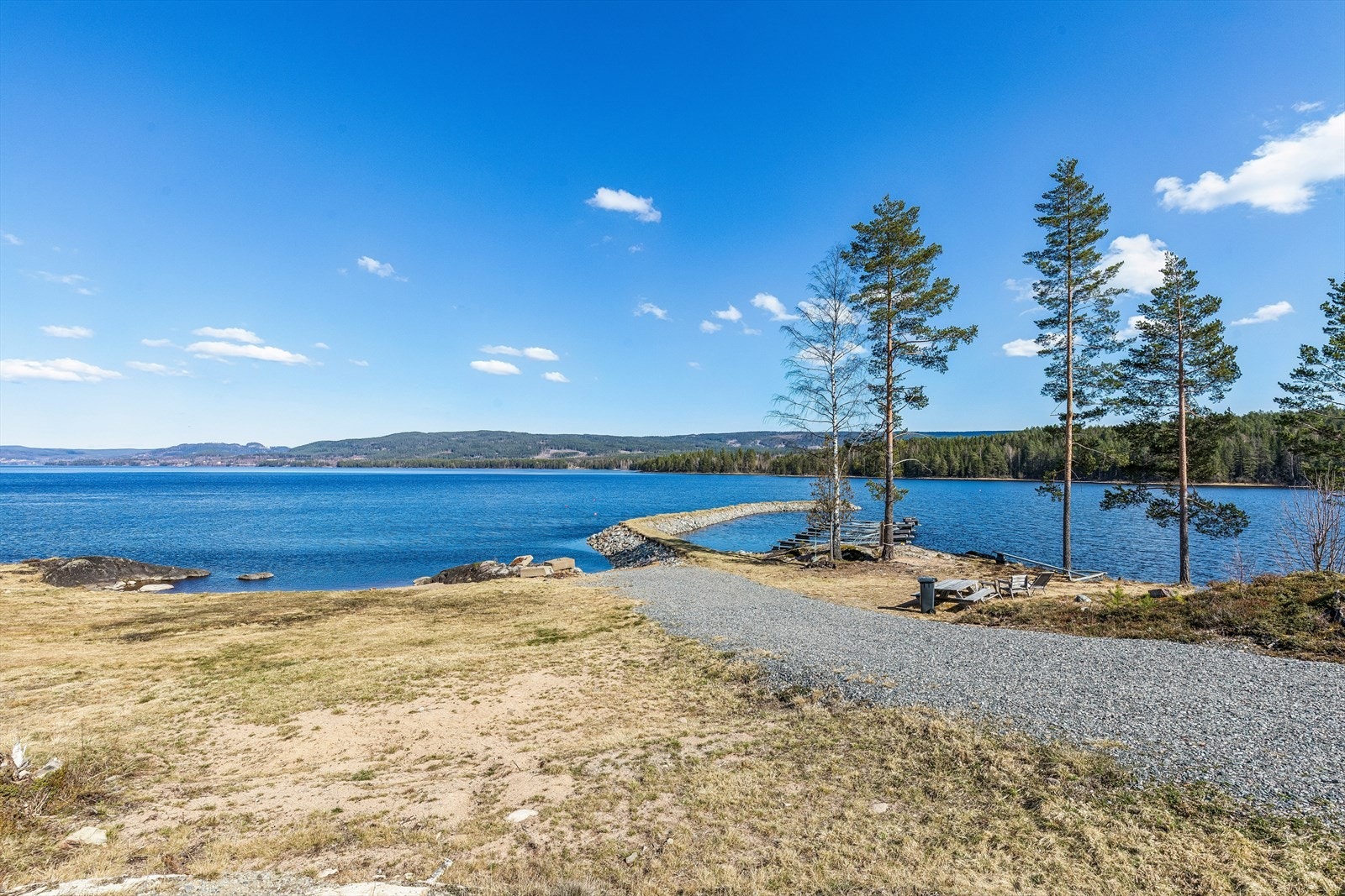 Storsjøen byr på gode muligheter for bade- og båtliv. Galleribilde