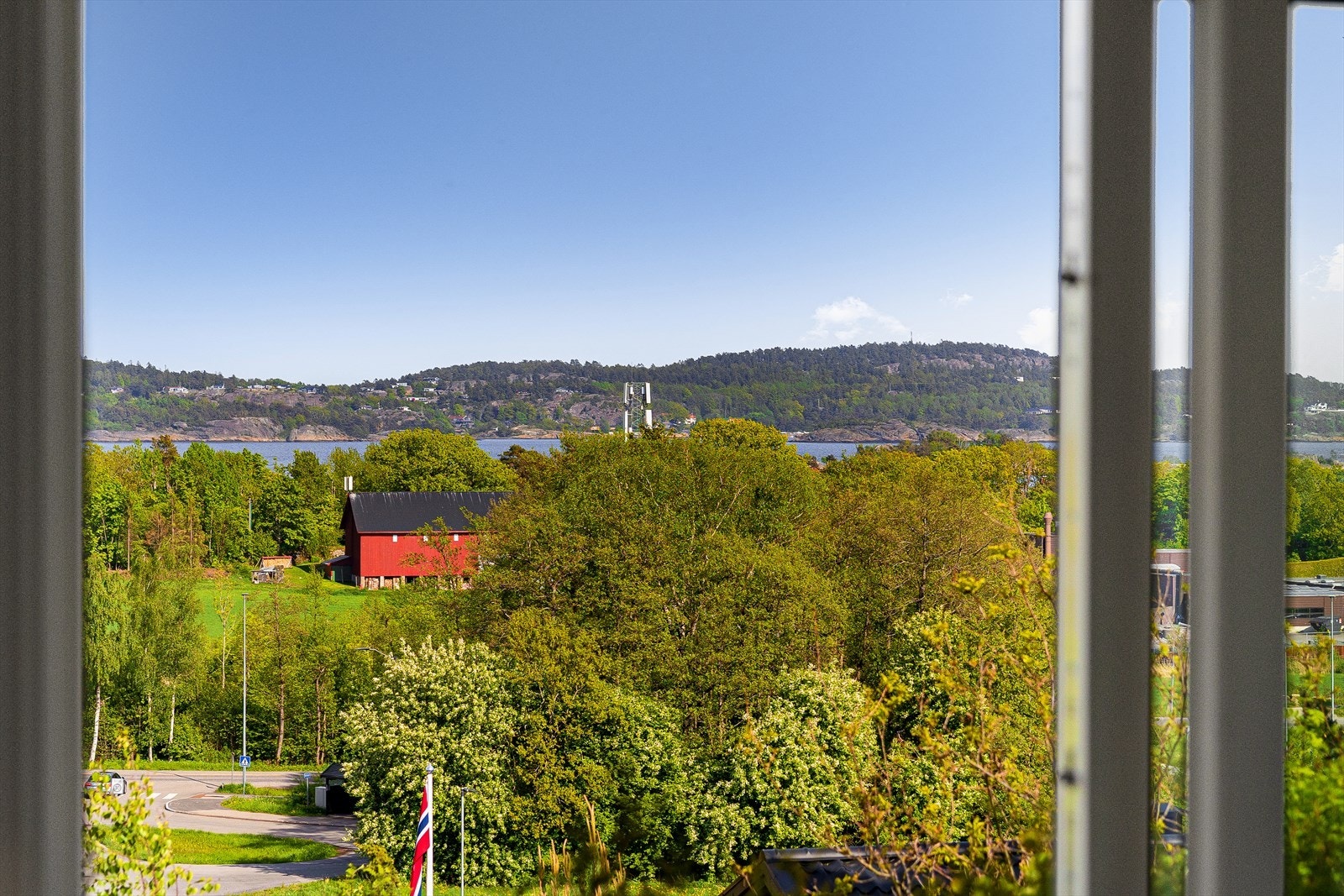 Utsikt fra et av vinduene i andre etasje. Galleribilde