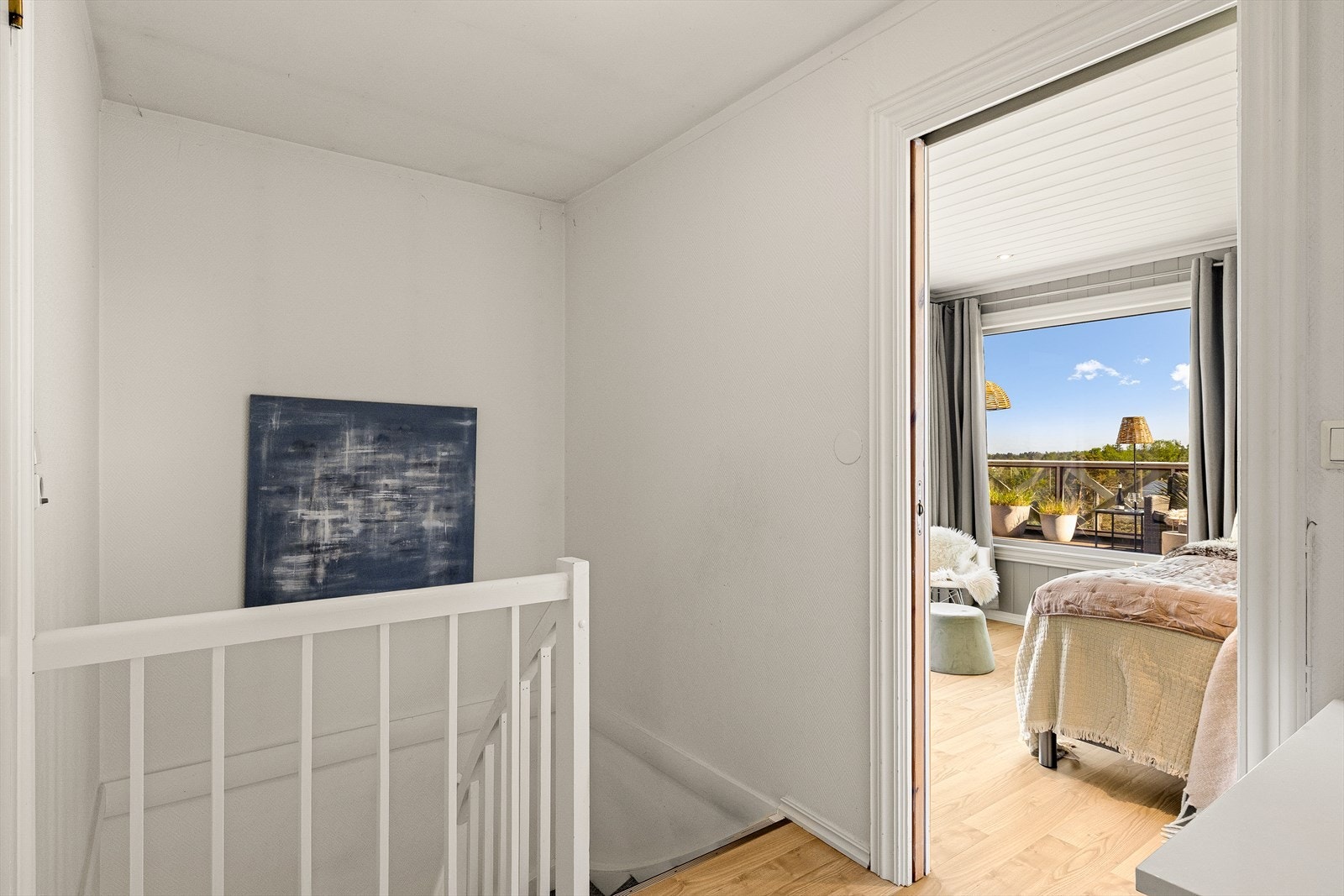 Trapperommet i andre etasje leder til boligens private sone med soverom og bad. Galleribilde