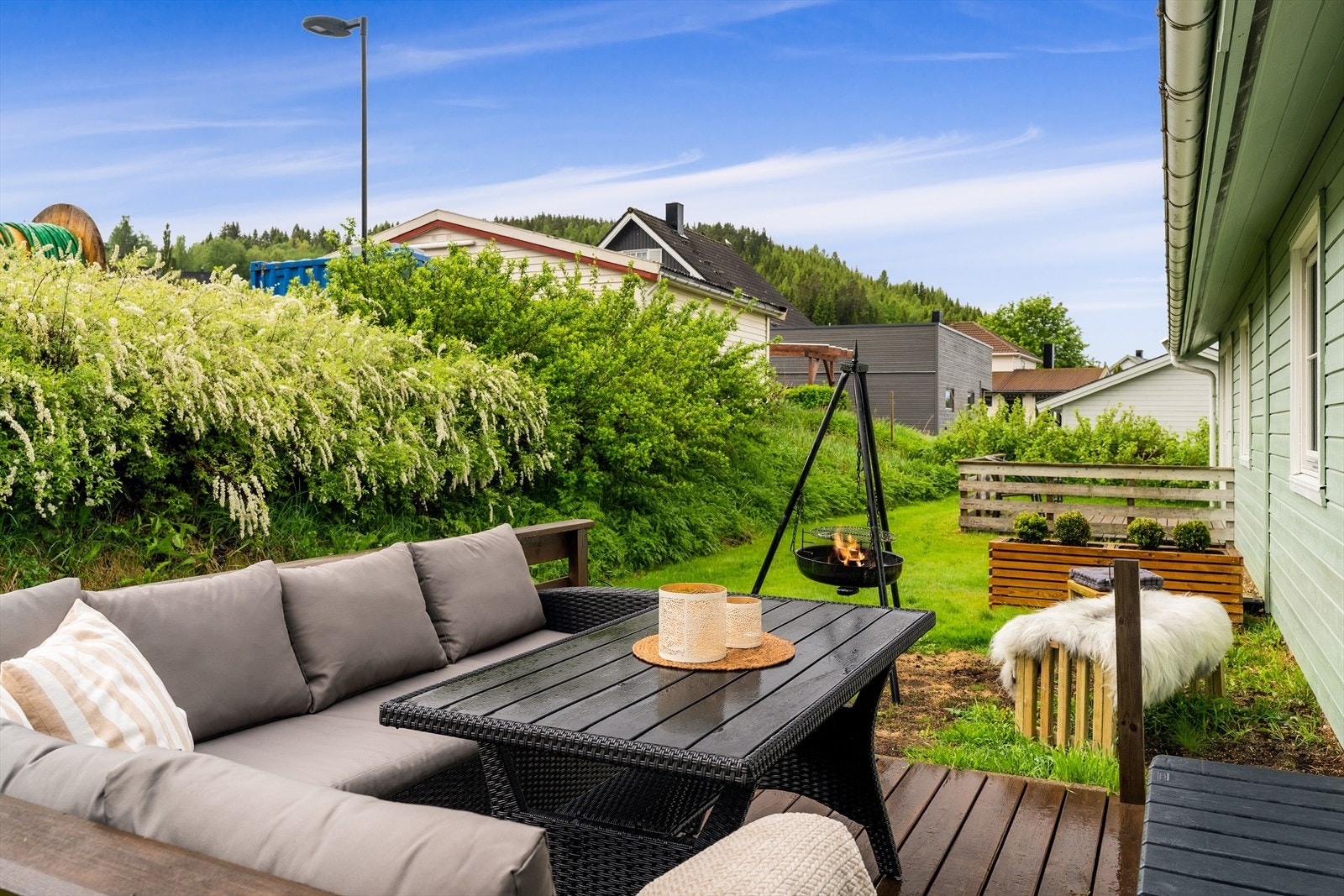 Her får du en 8 m² stor terrasse som er pent tilrettelagt for hyggelige uteopphold. Galleribilde