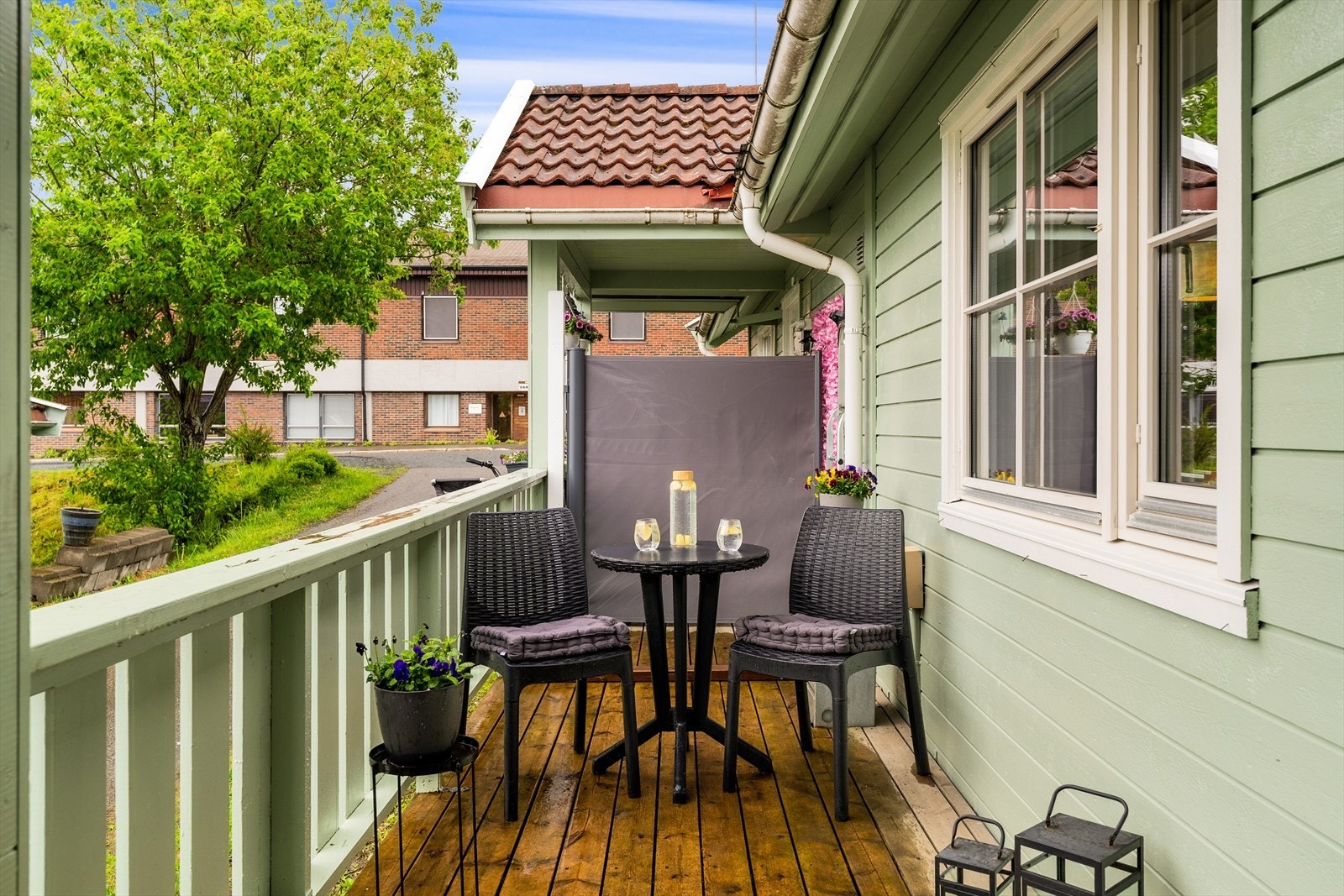 Terrasse ved inngangsparti. Galleribilde