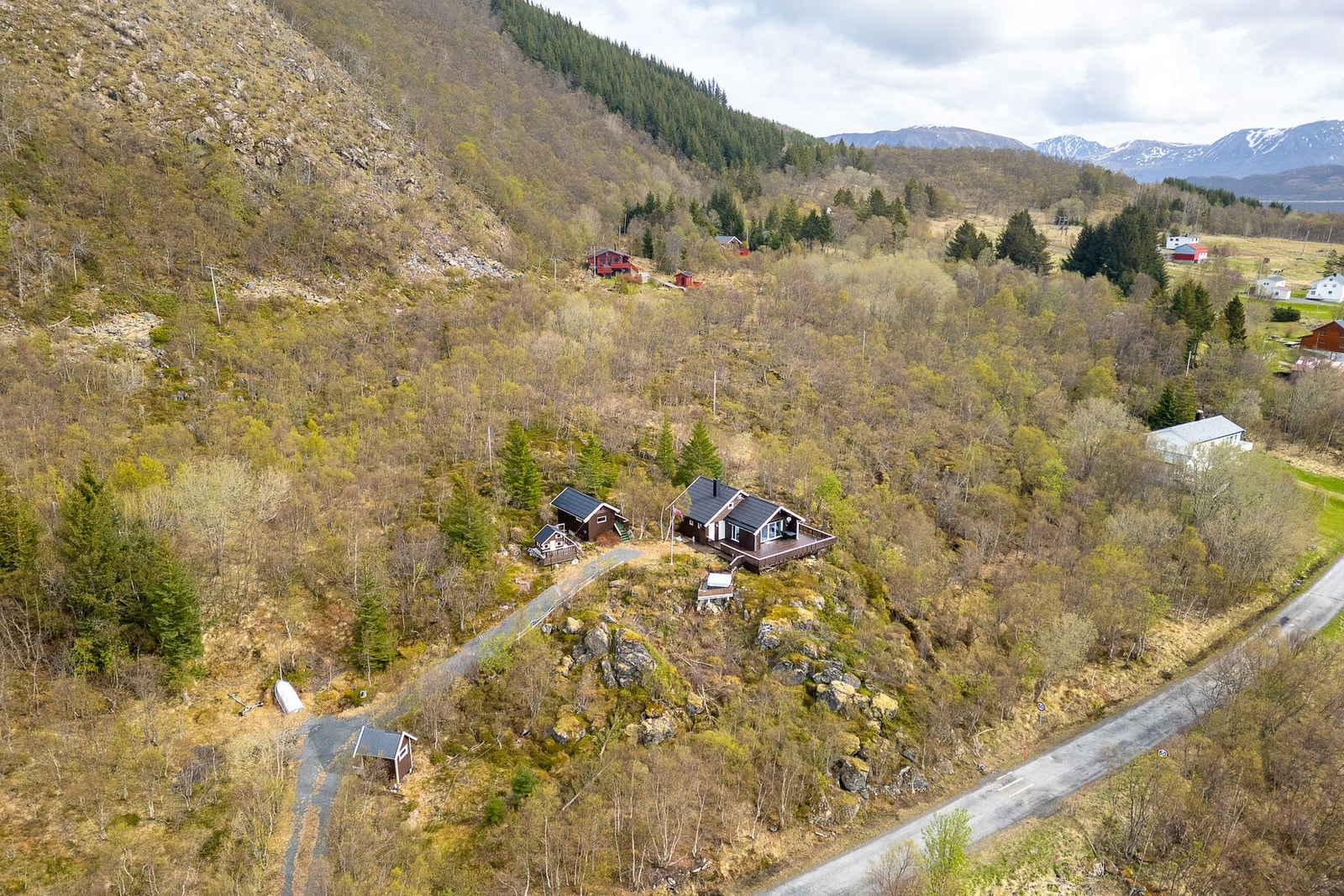 Oversikt over eiendommen og dens plassering i landskapet. Galleribilde