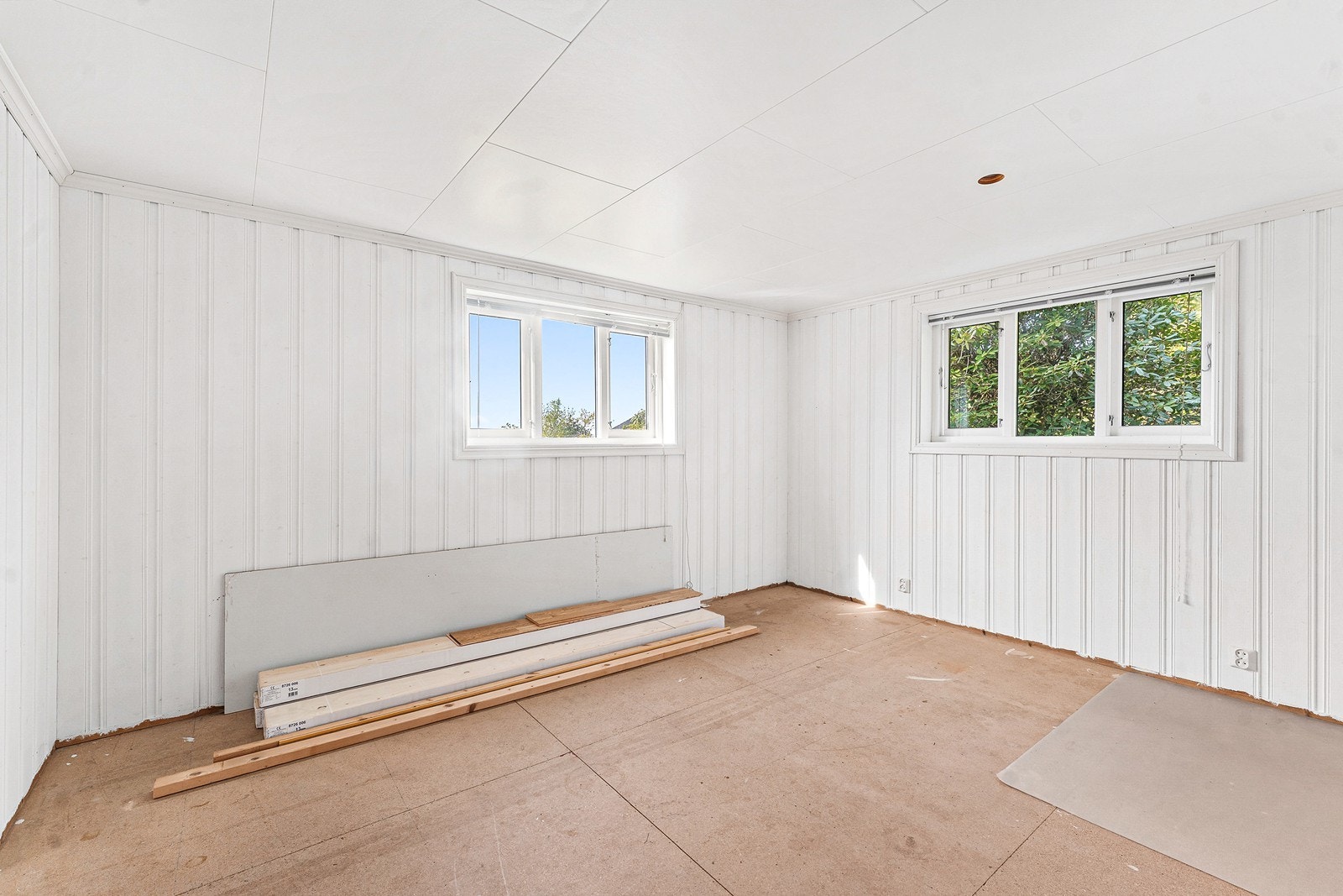 Kjelleretasjen inneholder gang, kjellerstue, kjellerrom og bad. Galleribilde
