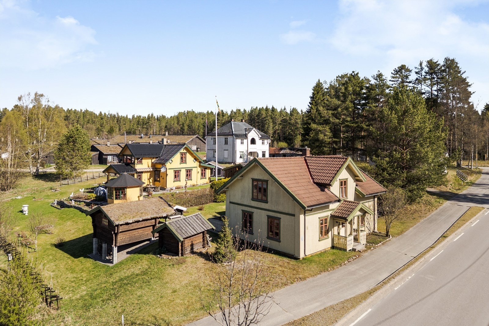 Velkommen til Svullrya og denne sjarmerende boligen i Gamle Rotnebergs veg 25! Foto: Husfoto v/ Bernat Tubau. Galleribilde