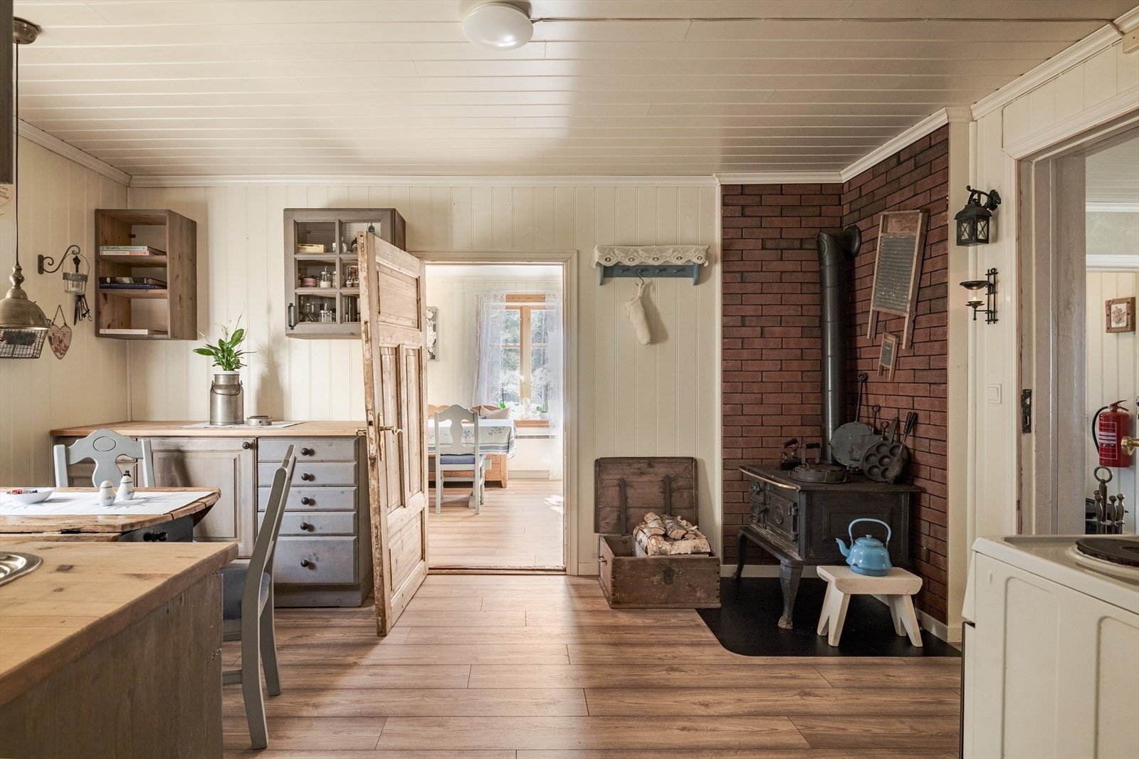 Det er avsatt plass til komfyr og oppvaskmaskin. Galleribilde