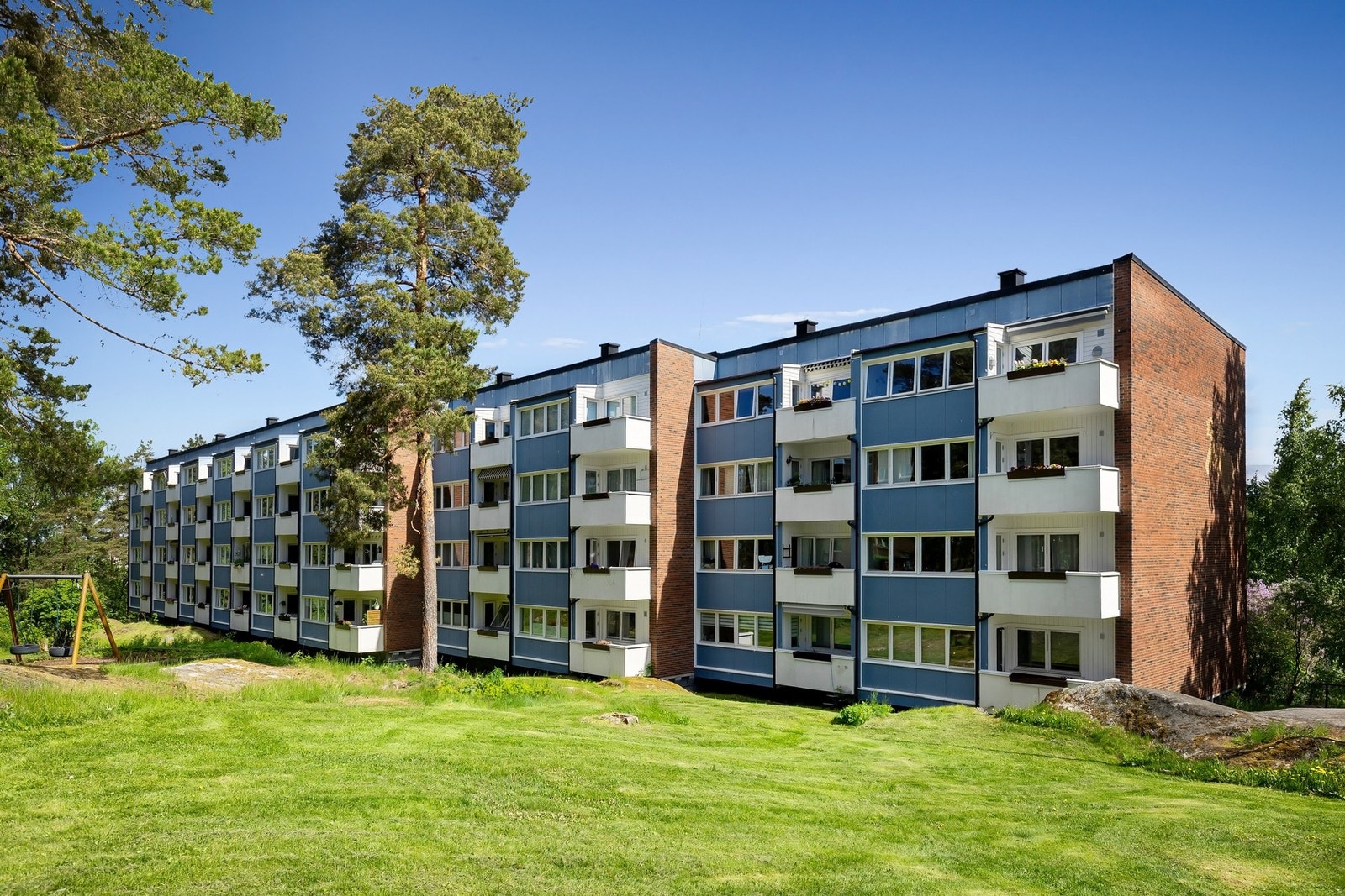 Her bor man i et rolig og barnevennlig område, like ved skoler, butikker, T-bane og flotte turmuligheter i marka. Galleribilde