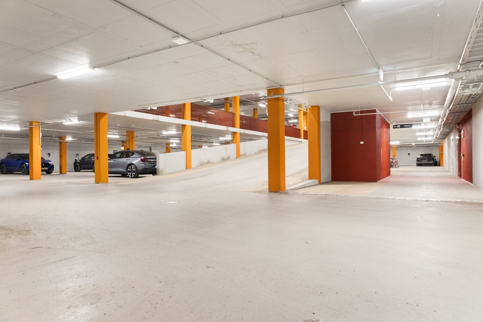 Det er også rett til leie av garasjeplass Galleribilde