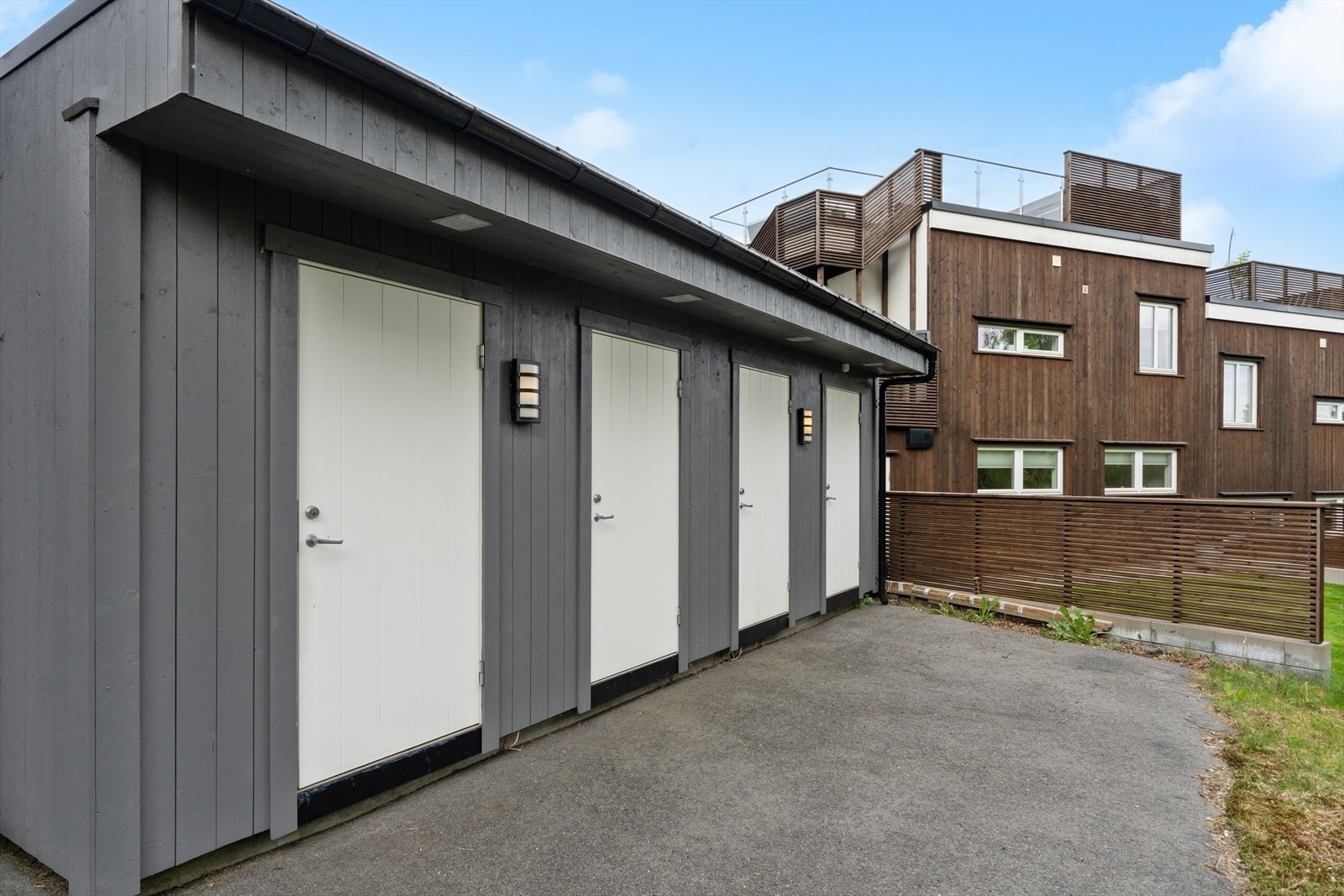 Til leiligheten hører en egen romslig, ekstern bod for ekstra lagring. Galleribilde