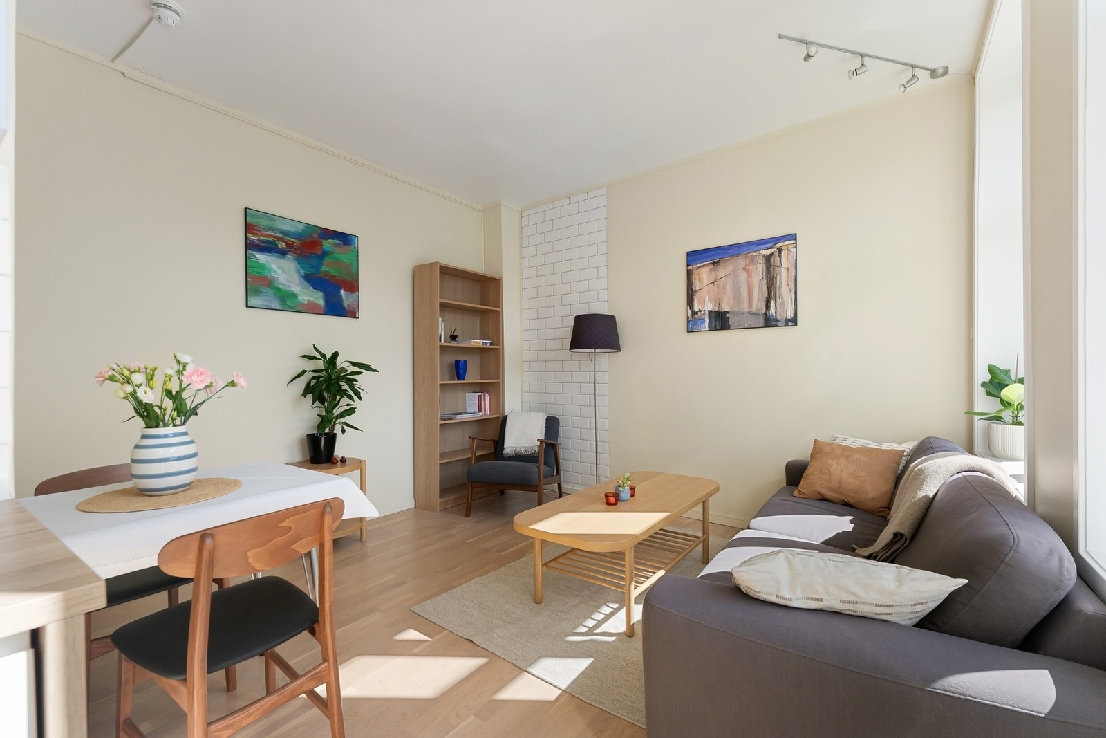 Dette er et svært sosialt rom, perfekt for hyggelige kvelder med venner og familie Galleribilde
