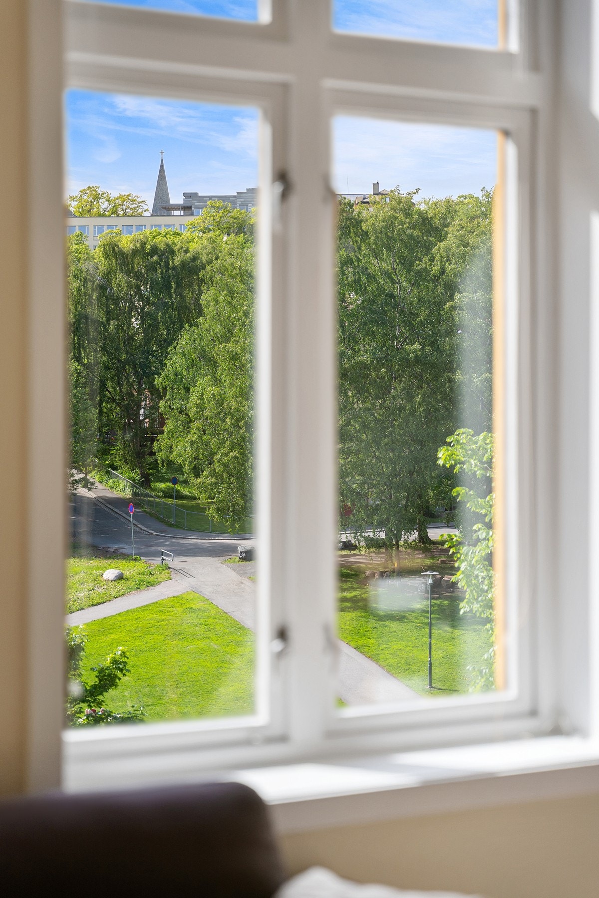 Her får du bo i 5.etasjes høyde, kun 1 etg. opp fra inngangspartiet. Høyt, luftig og usjenert Galleribilde