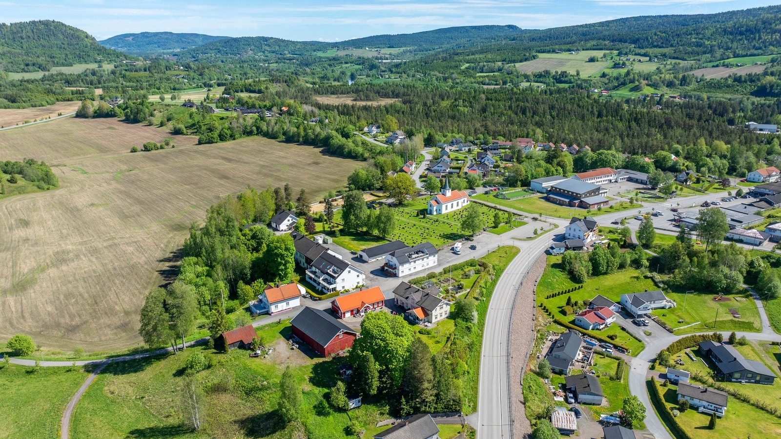 Svarstad ligger idyllisk til Galleribilde