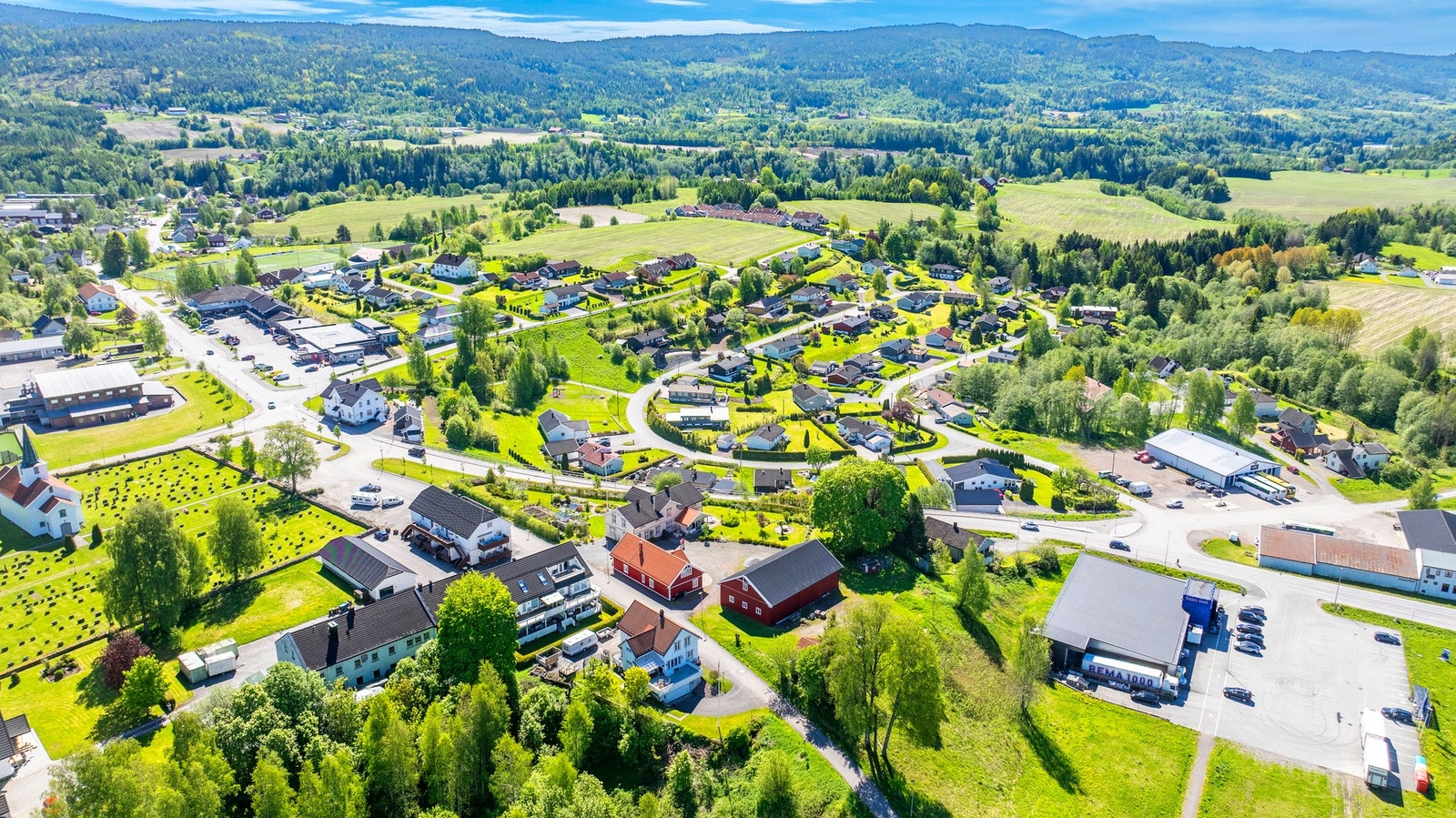 Tunet befinner seg i Svarstad sentrum Galleribilde