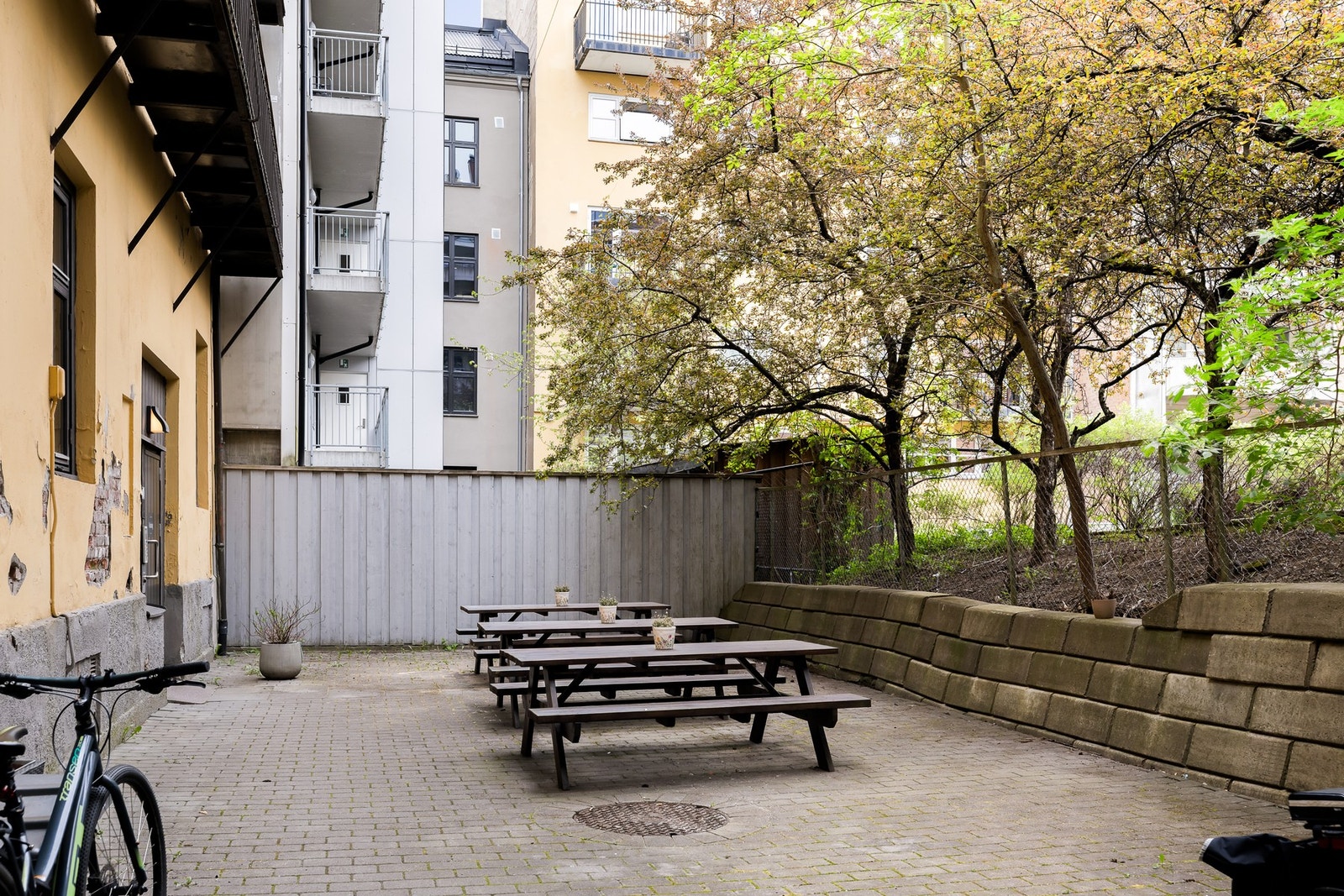 Her har du sykkelparkering i bakgård. Galleribilde