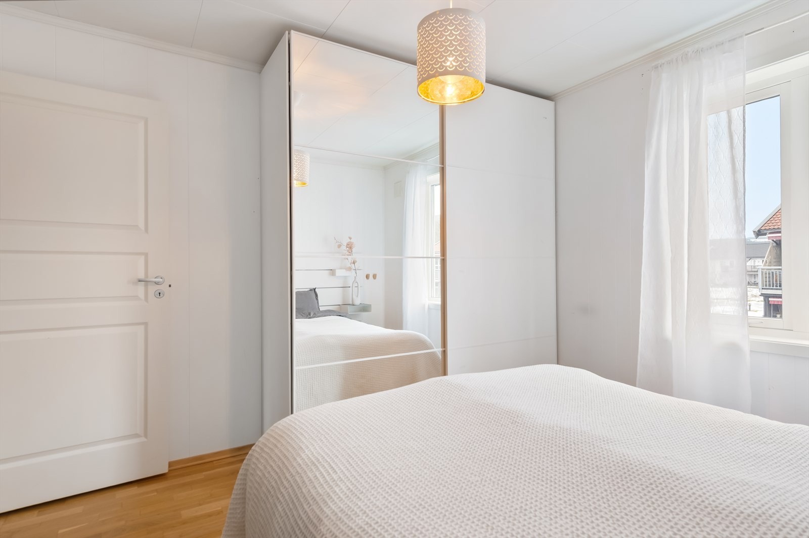 Rommet fremstår som lyst og behagelig. Galleribilde