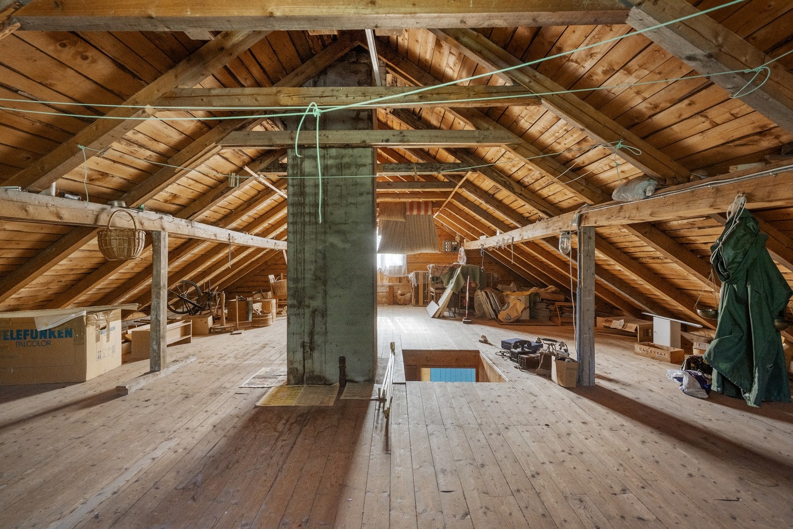 Stort lagringsloft Galleribilde