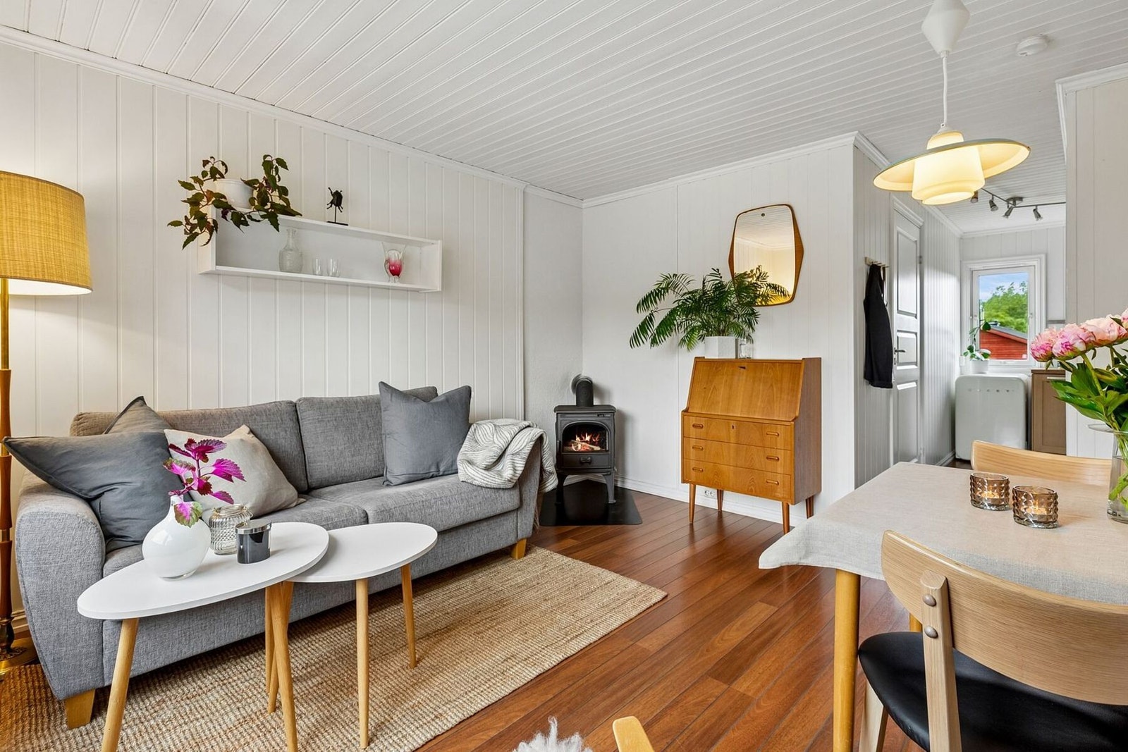 Leiligheten disponerer en bod i kjeller på 5 kvadratmeter, samt tilgang til felles vaskeri med tørkerom. Galleribilde