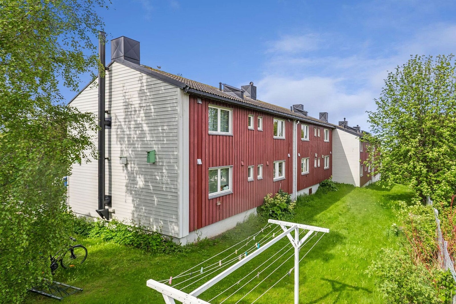 Her bor du i rolige og skjermede omgivelser med nærhet til både sjø, grøntområder og flotte rekreasjonsmuligheter - samtidig som hverdagslige behov er lett tilgjengelig. Galleribilde