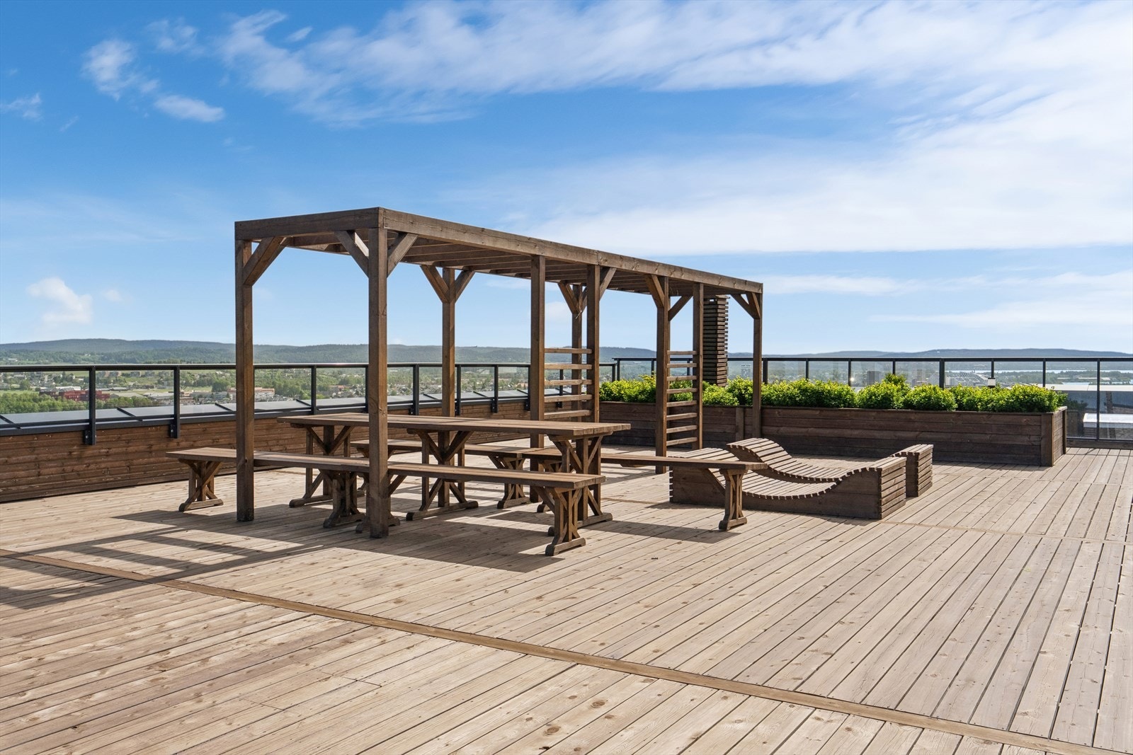Flott, felles takterrasse til fri bruk for beboere. Galleribilde