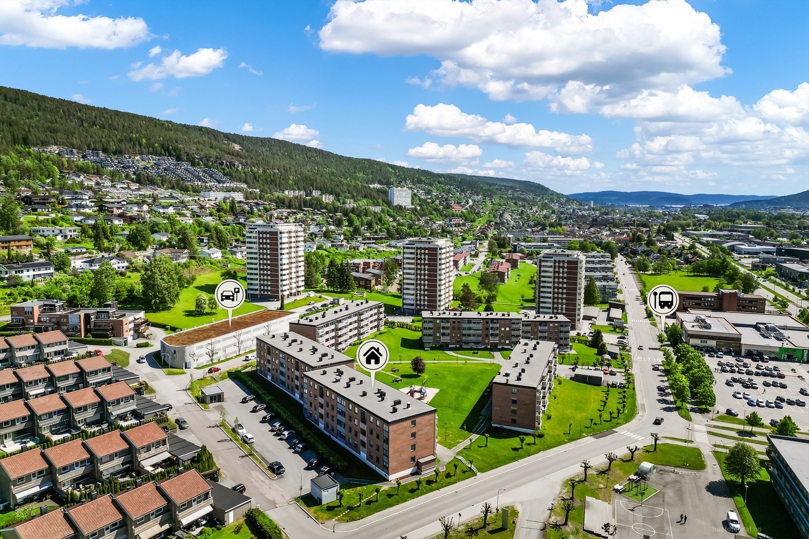 God offentlig kommunikasjon med busstoppet Sørensvingen kun 2 minutters gange unna, og direkte buss til det nye sykehuset. Galleribilde