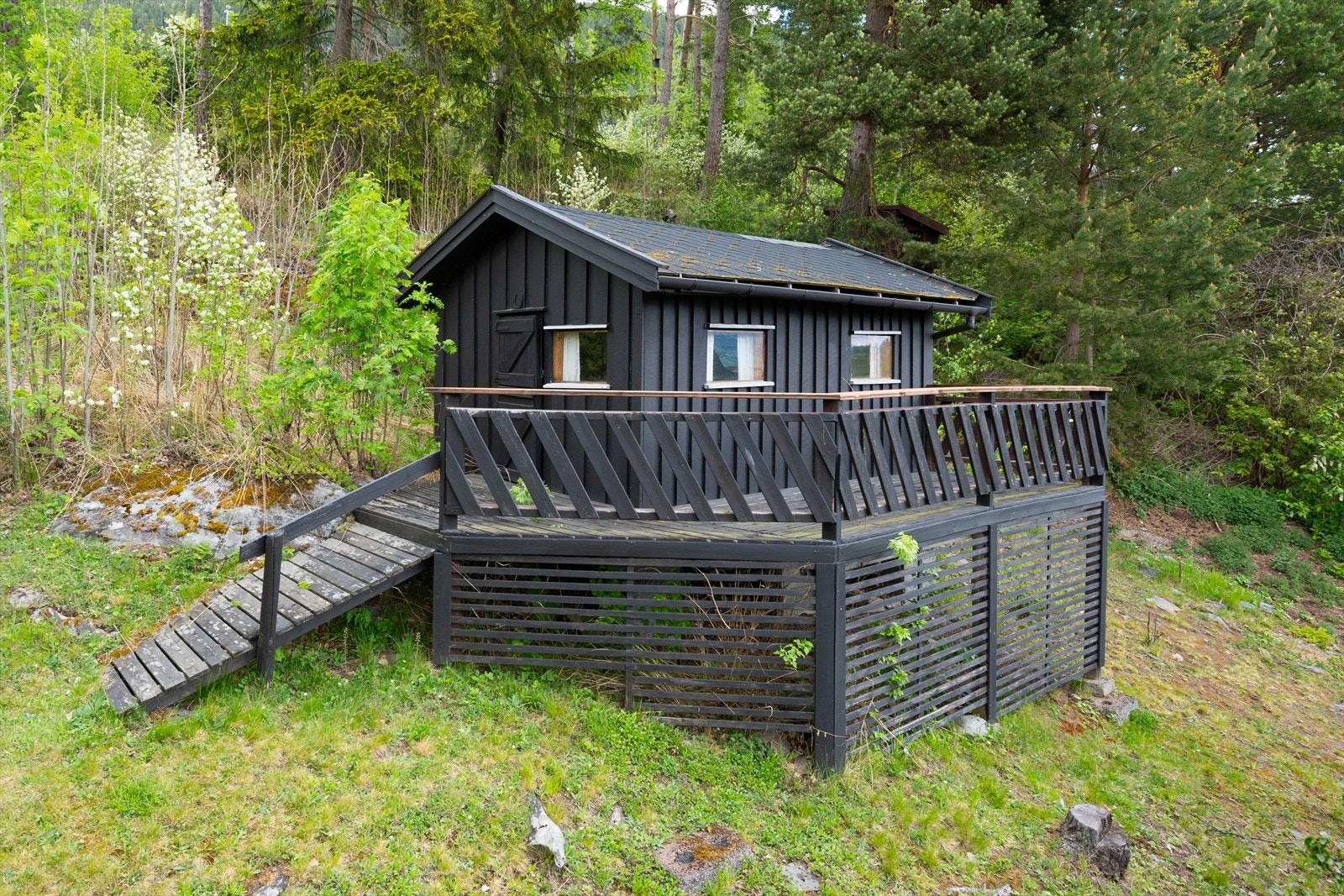 På tomten står også en lekestue, bygget i 2000. Galleribilde