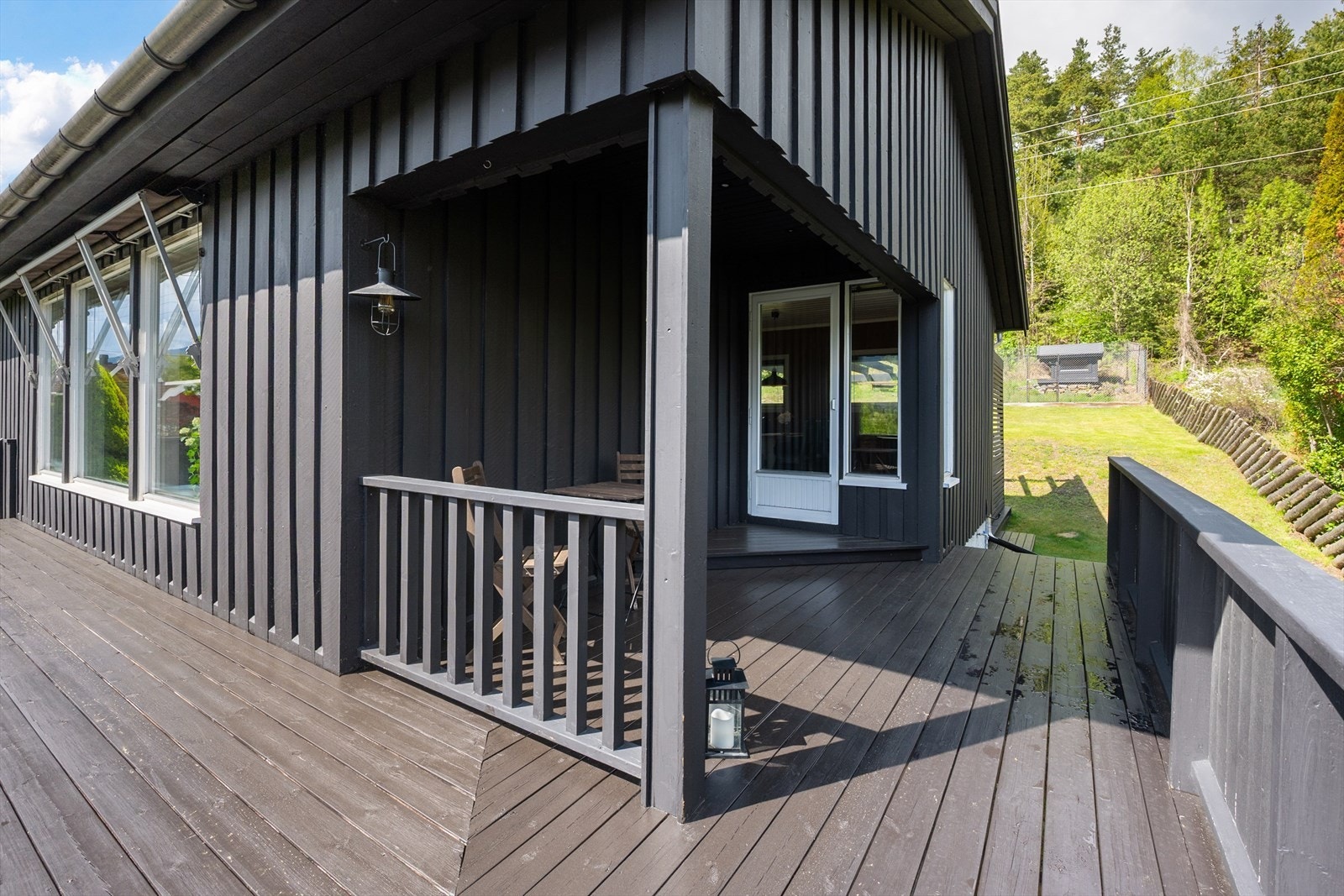 Verandaen er ca 27 kvm. Galleribilde