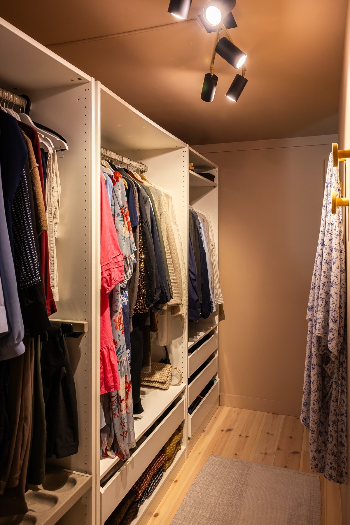 Walk-in på hovedsoverom Galleribilde