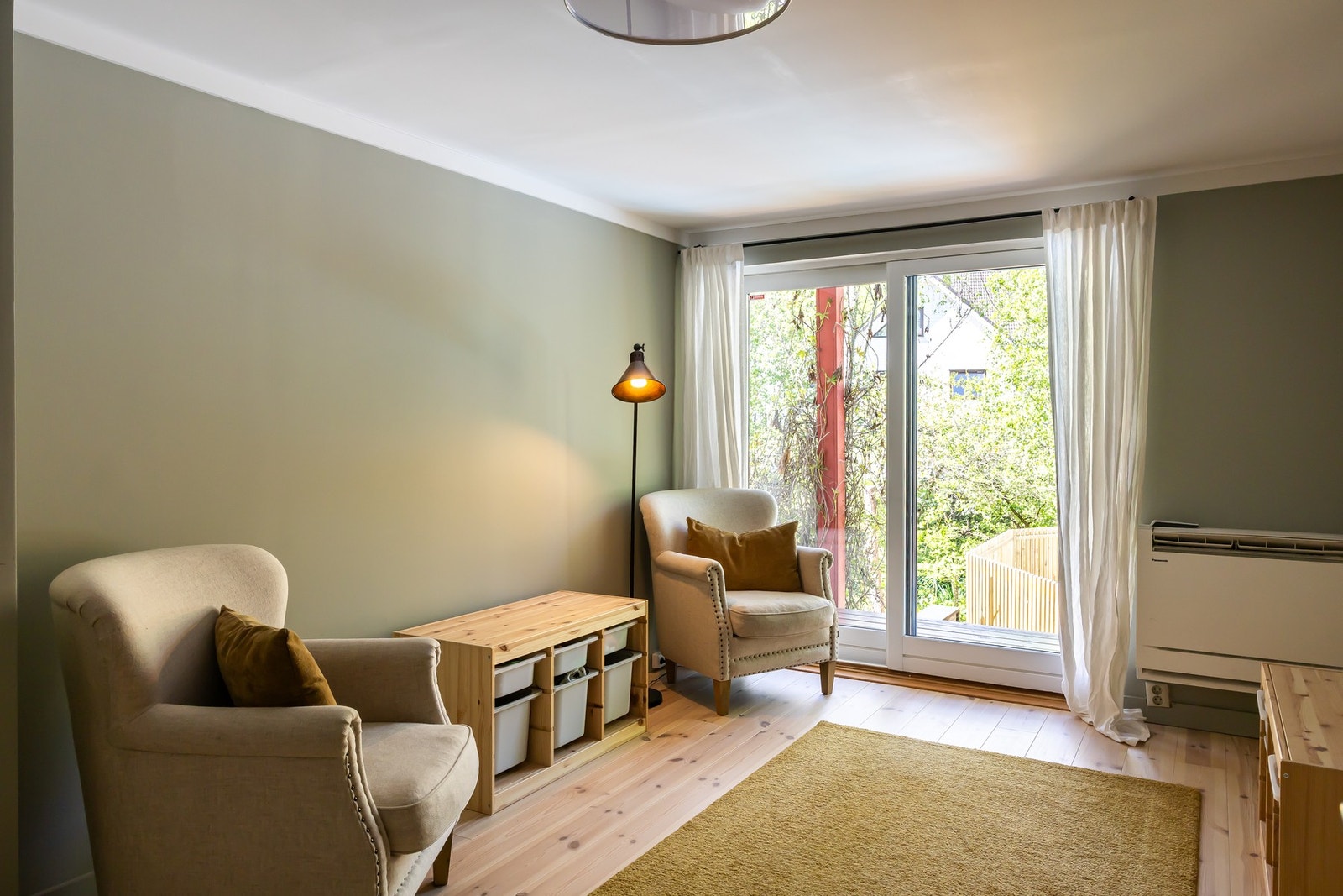 Lekerom/stue m/utgang hage. Kan også bli soverom nr 4. Galleribilde