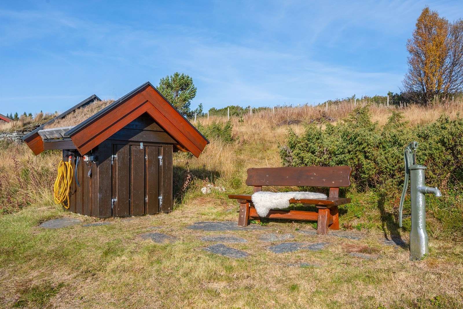 Vann hentes fra brønn på tunet. Galleribilde