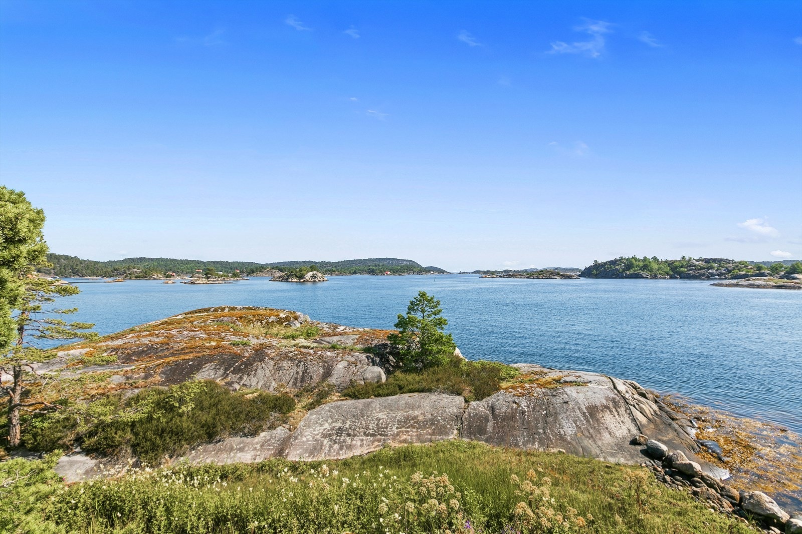 Han holdt tidligere til på den andre siden av Kjelsøy, ofte tok han turen over til Borken når han skulle male. Galleribilde
