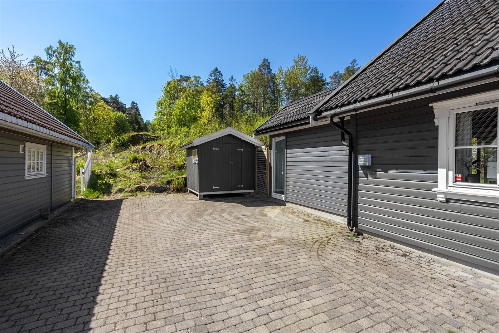 I tillegg til garasjen er det en separat bod på eiendommen. Galleribilde