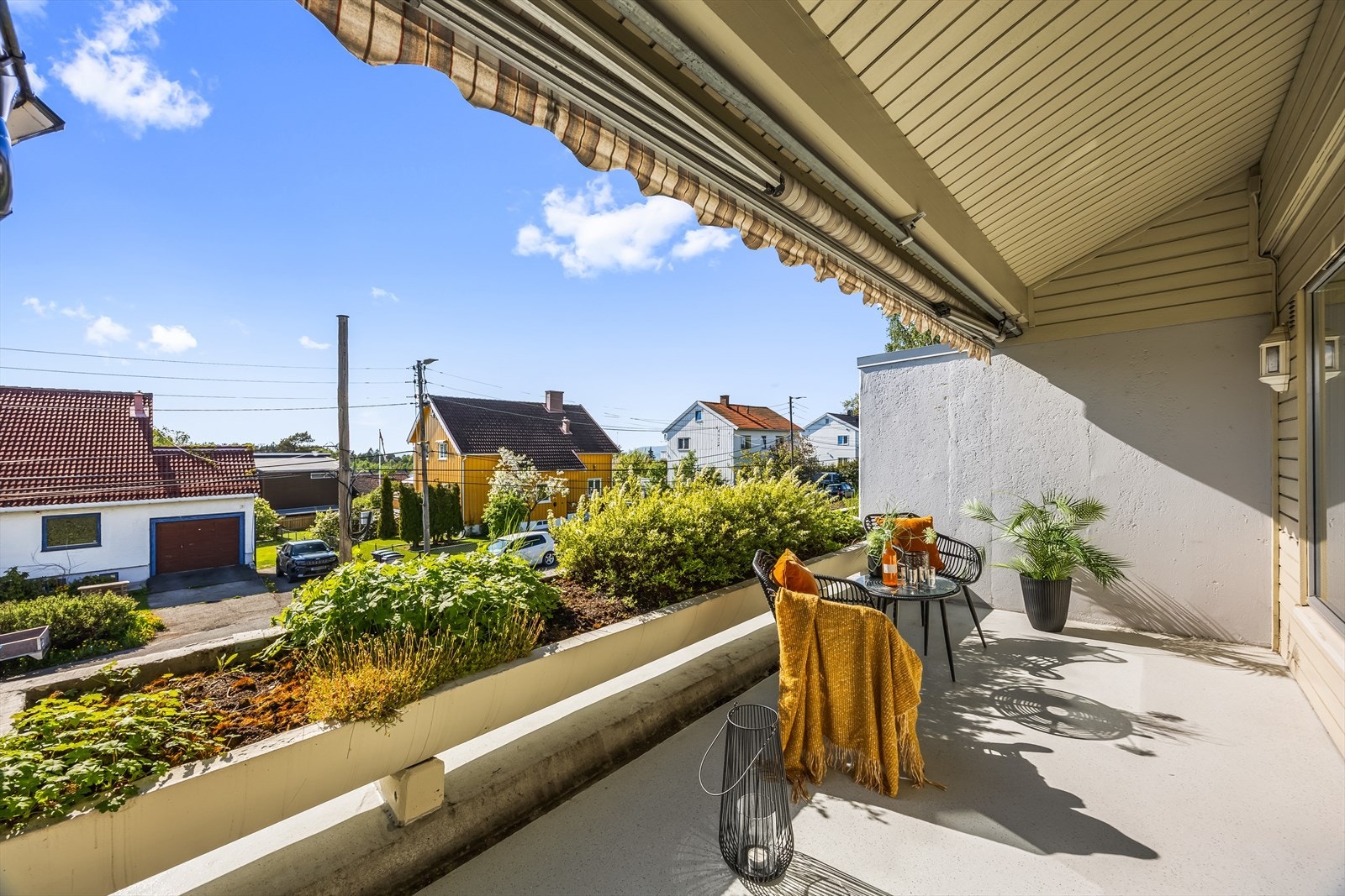 Fra stuen er det utgang til en 11 m² vestvendt terrasse med ettermiddags- og kveldssol. Galleribilde