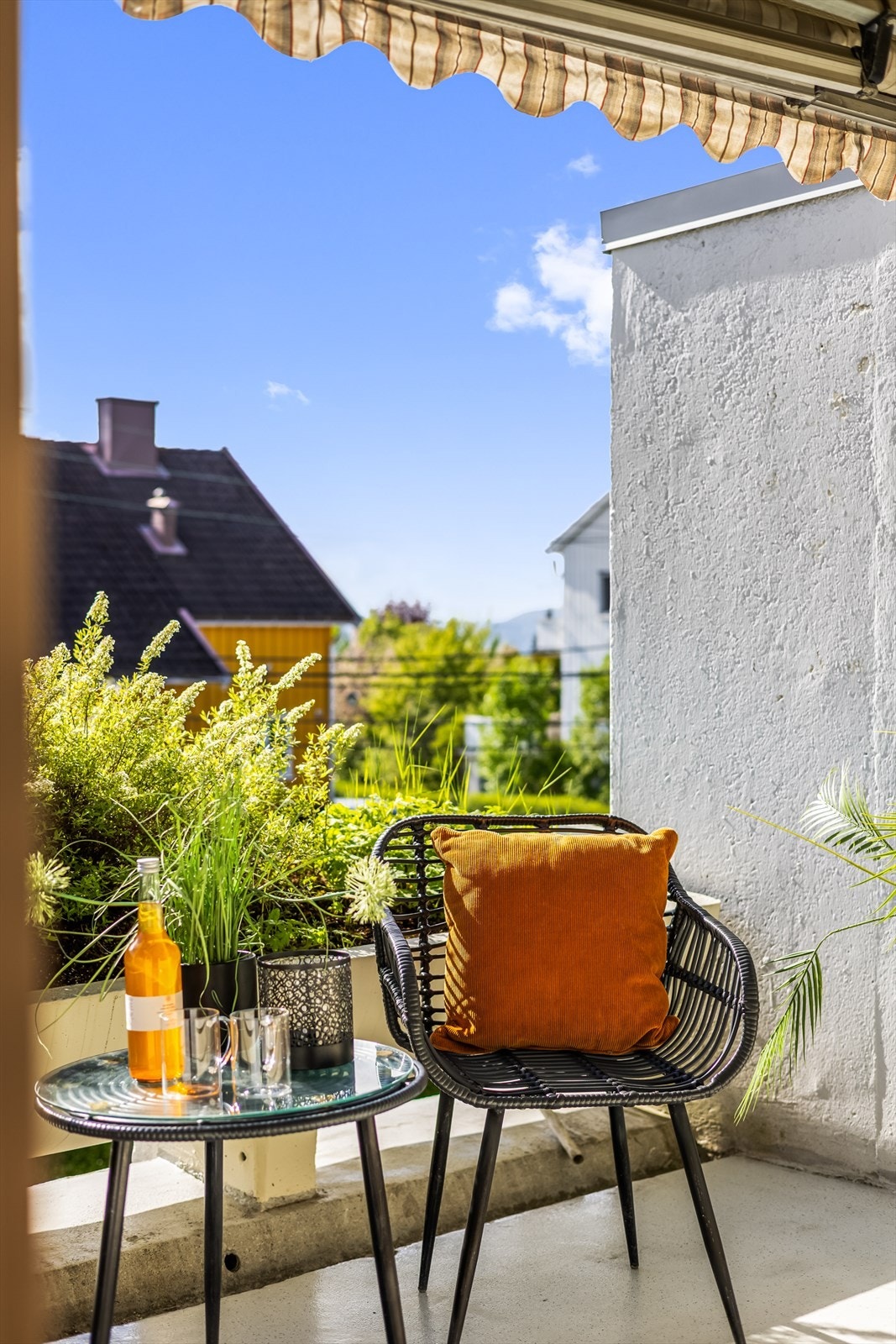 Her er det gode muligheter for utemøbler og grill. Fra balkongen er det adkomst til praktisk bod. Galleribilde