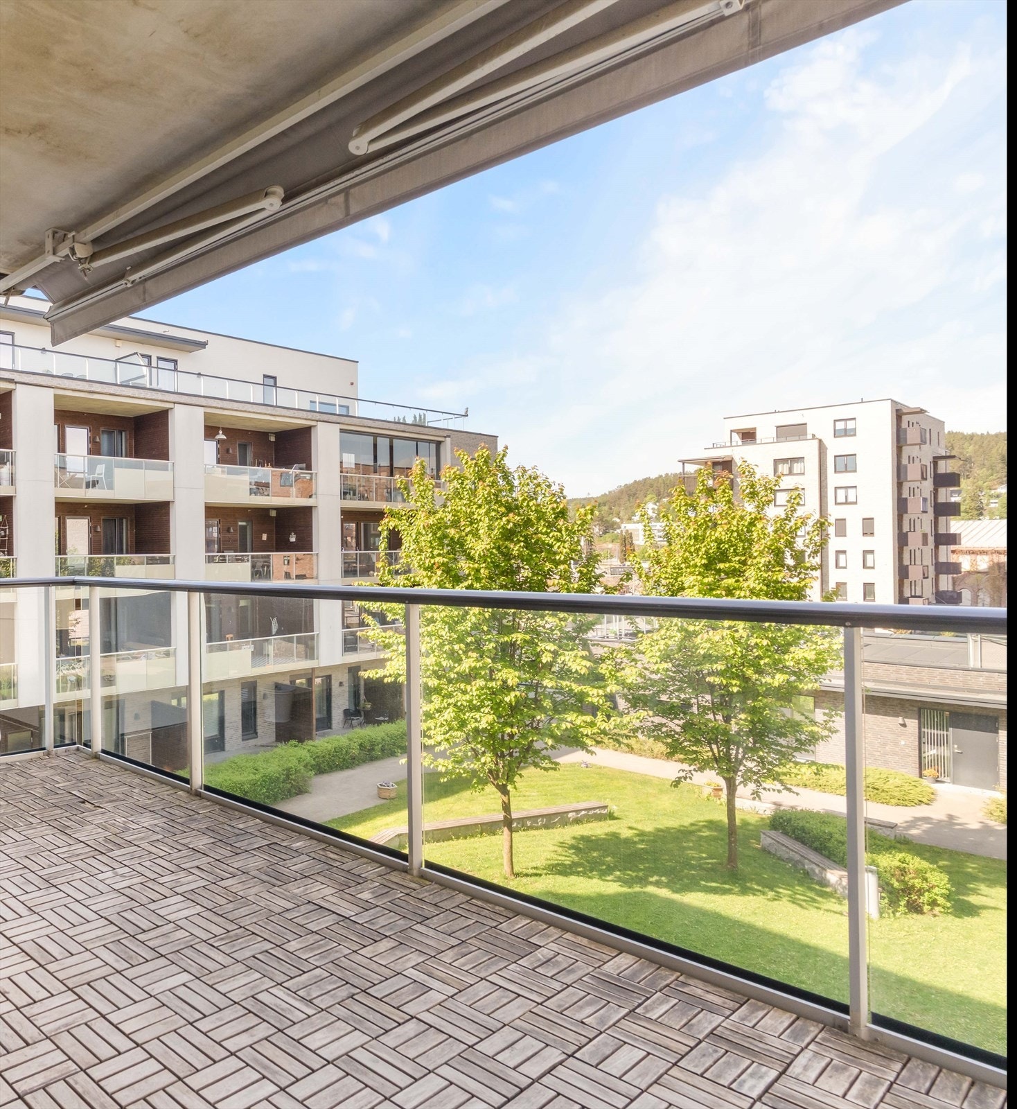 Utsikt fra balkongen ved stuen. Galleribilde