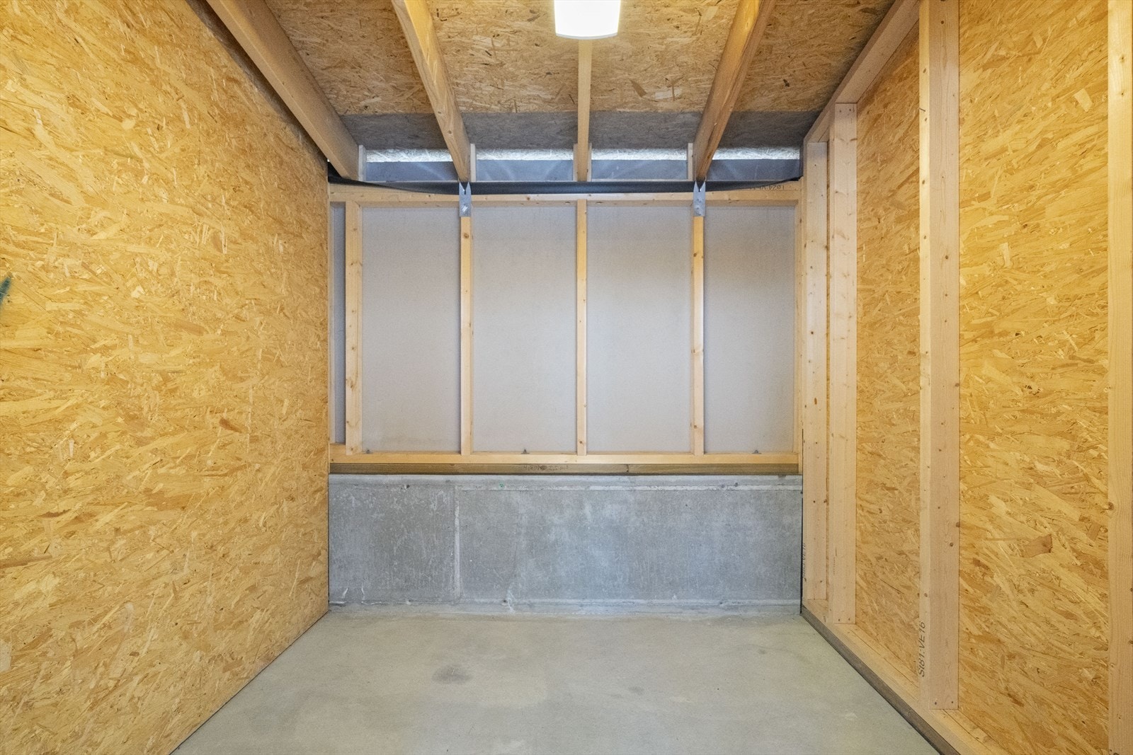 Romleg sportsbod på 5,5 m² i underetasjen gir rikeleg med lagringsplass. Galleribilde